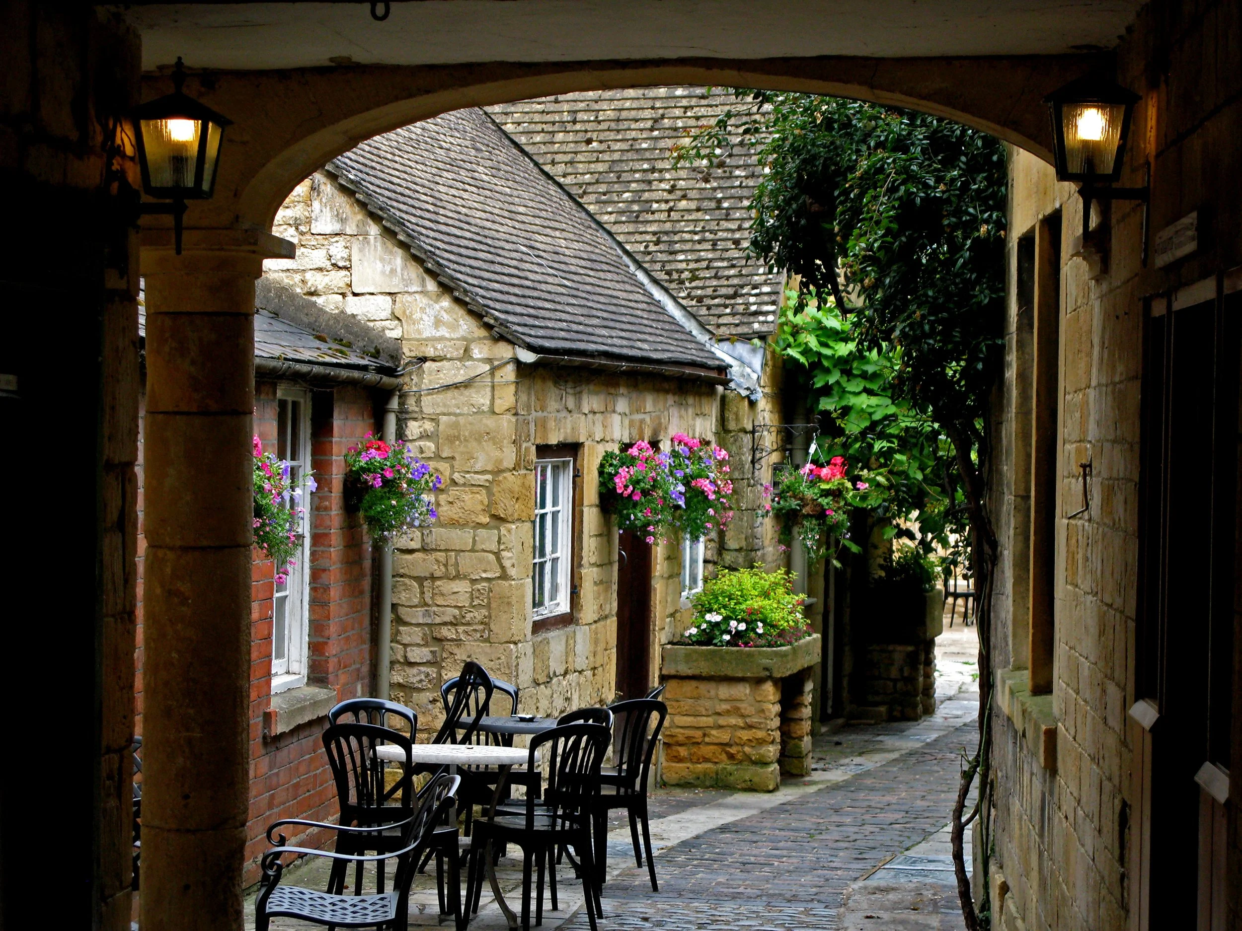 Chipping Camden Alleyway