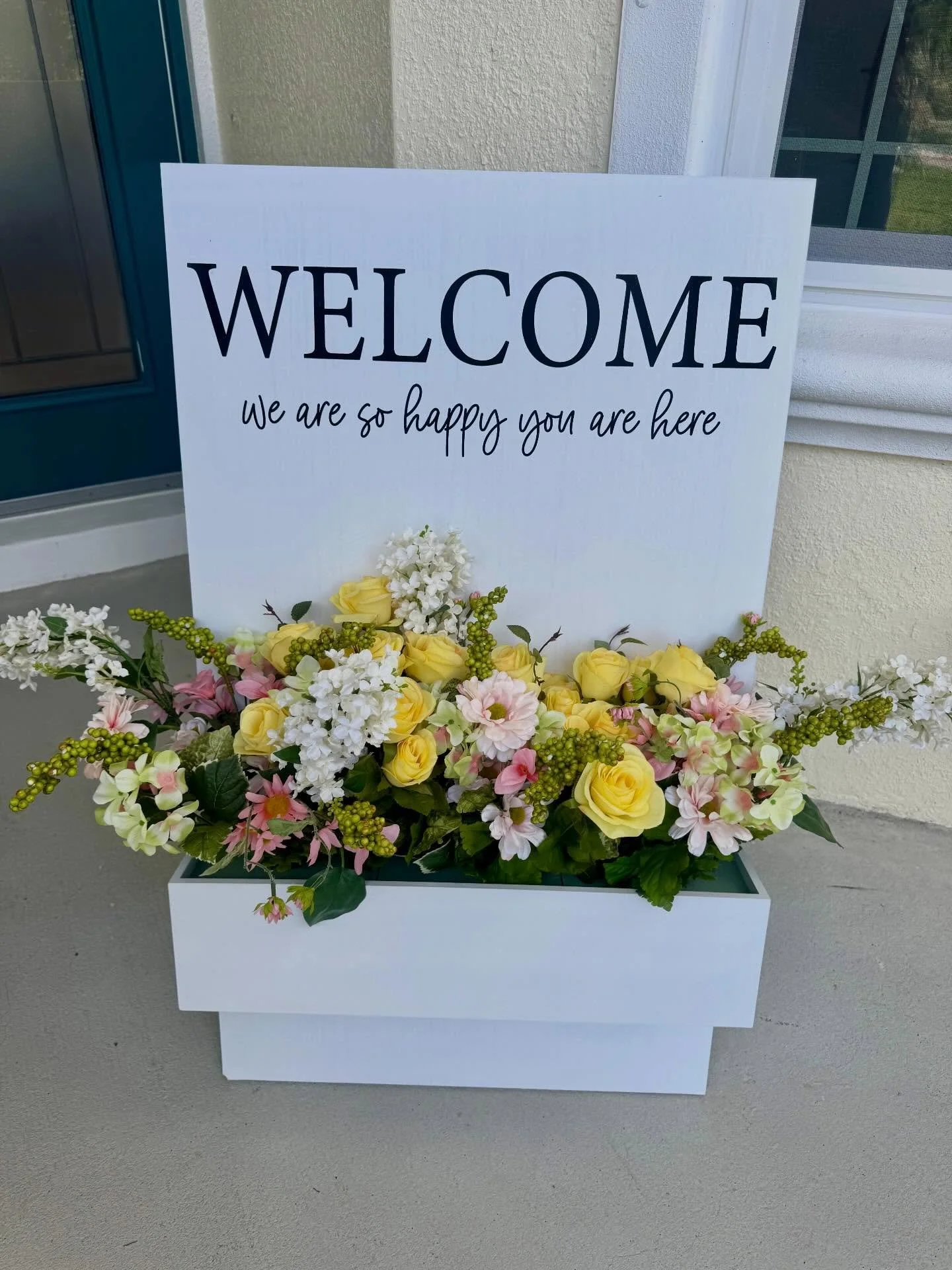 Happy Monday! We&rsquo;re so happy you&rsquo;re here ✨🤍 

#partyplanner #brevardcountyfl #brevardevents #eventplanner #partydecor