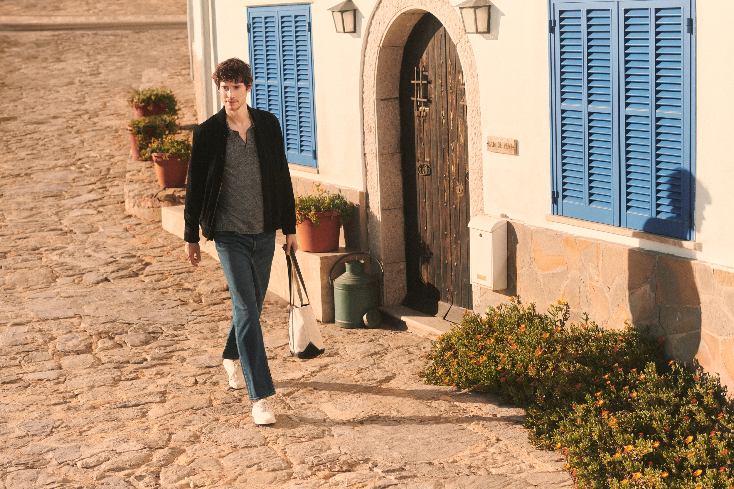 251120_JHK_Bonobos_Spring26_D01_SHOT06_Gramercy-Jean_Linen-Polo_January_0361_R-1 1.png