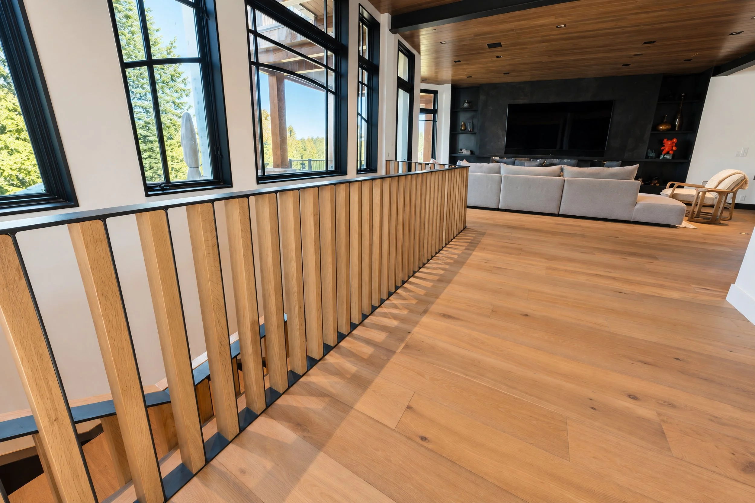 Steel handrail with wood inlay