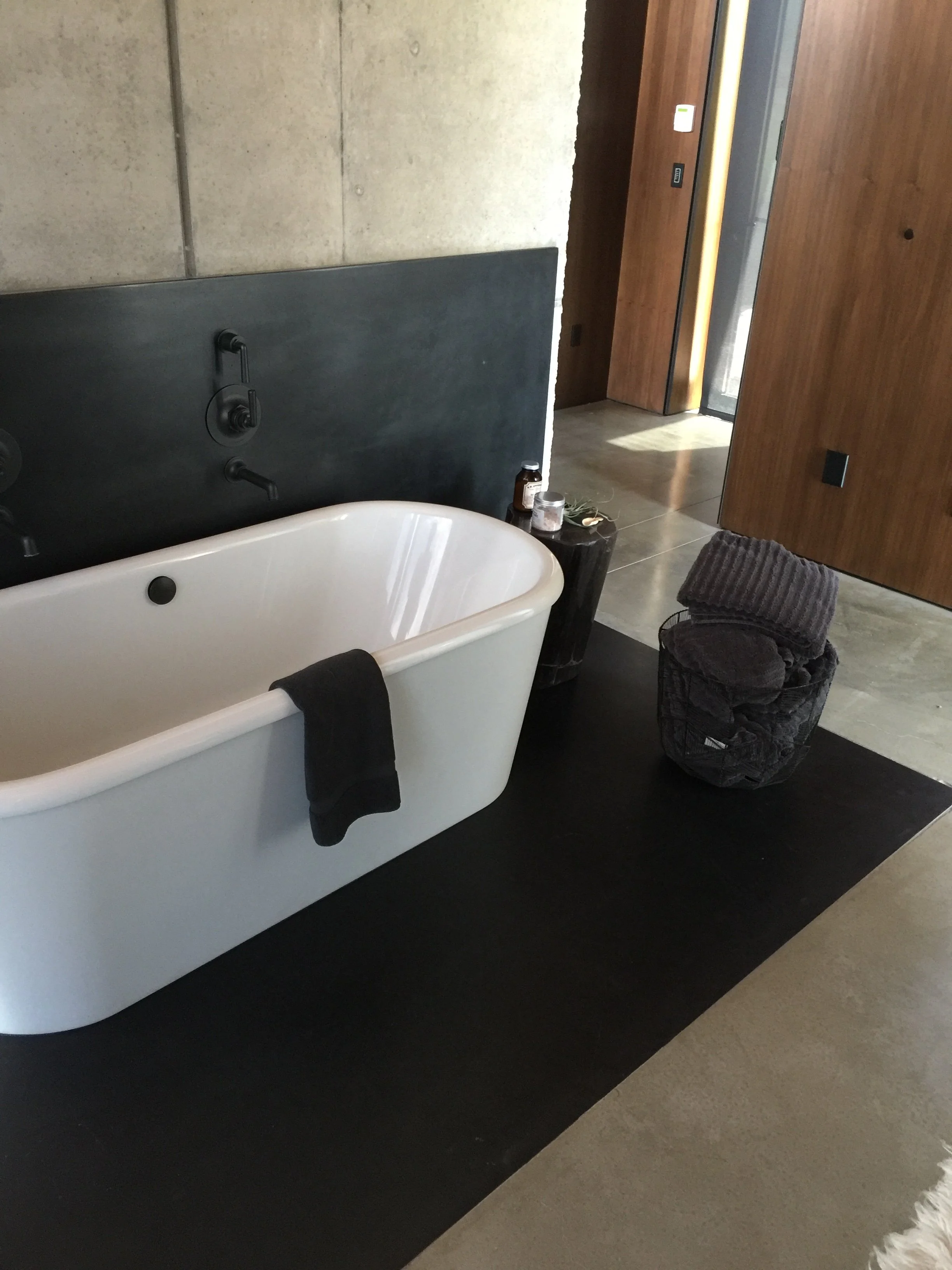 Steel bath base