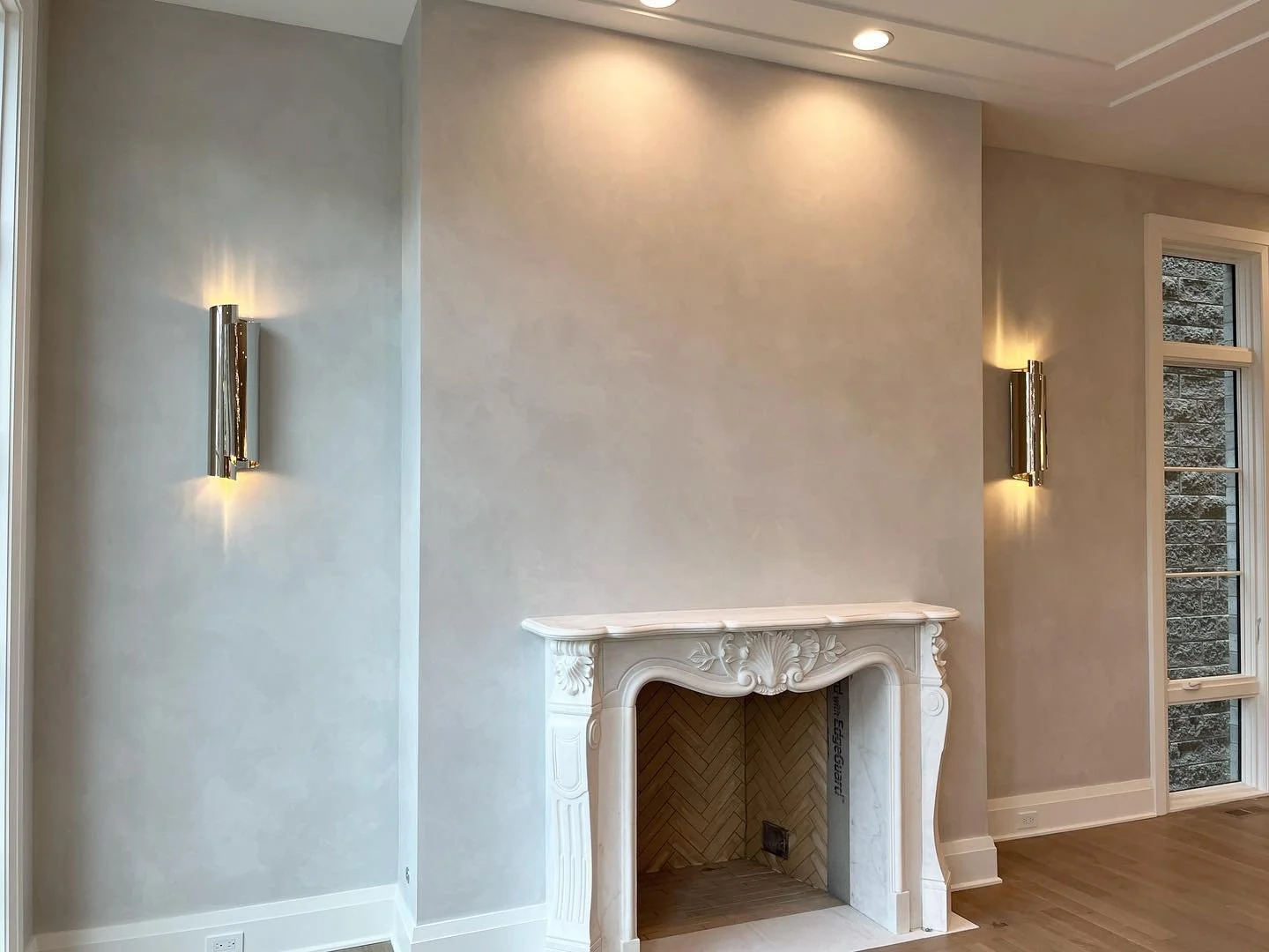 💨💨💨💨💨 
Chicago is about to get a stormy downpour, let&rsquo;s welcome it with a gorgeous warm grey limewash finish sitting pretty in a grand dining room/living room.
With @environs_development 
Created with @dominguefinishes and with help from t