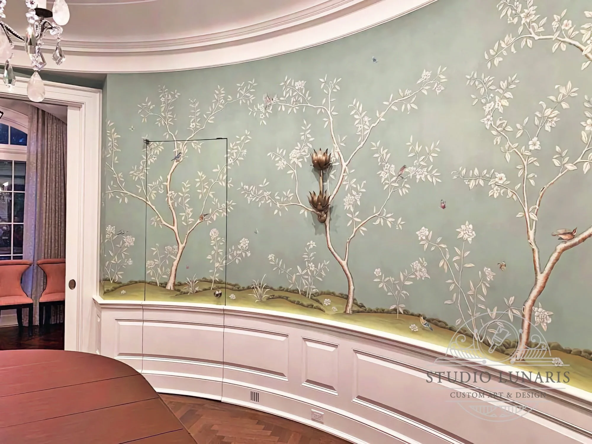 Dining room mural with a chinoiserie inspired theme
