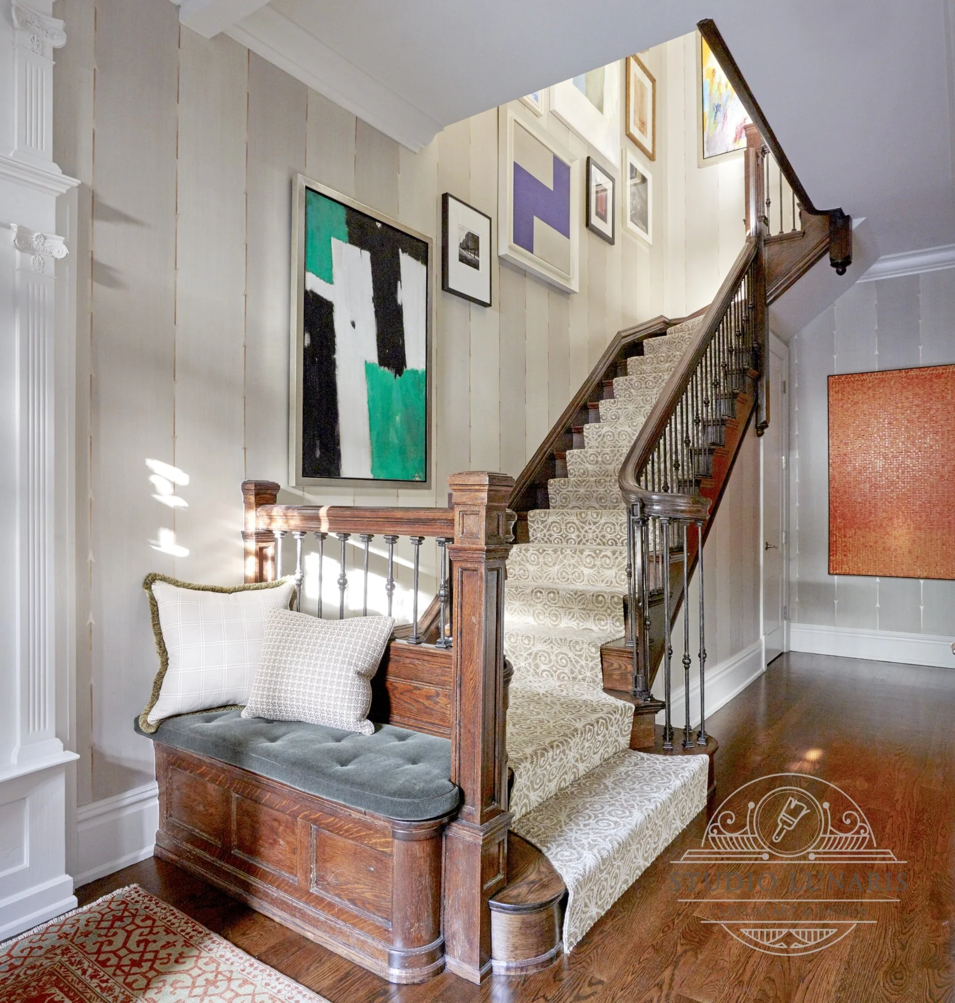 Stairwell pattern with alternating stripes and metallic arrow accents