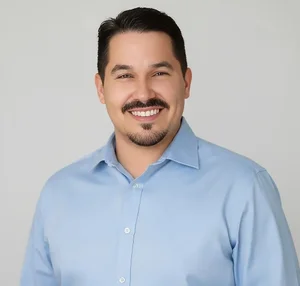 Thomas Fernandez – Licensed Agent