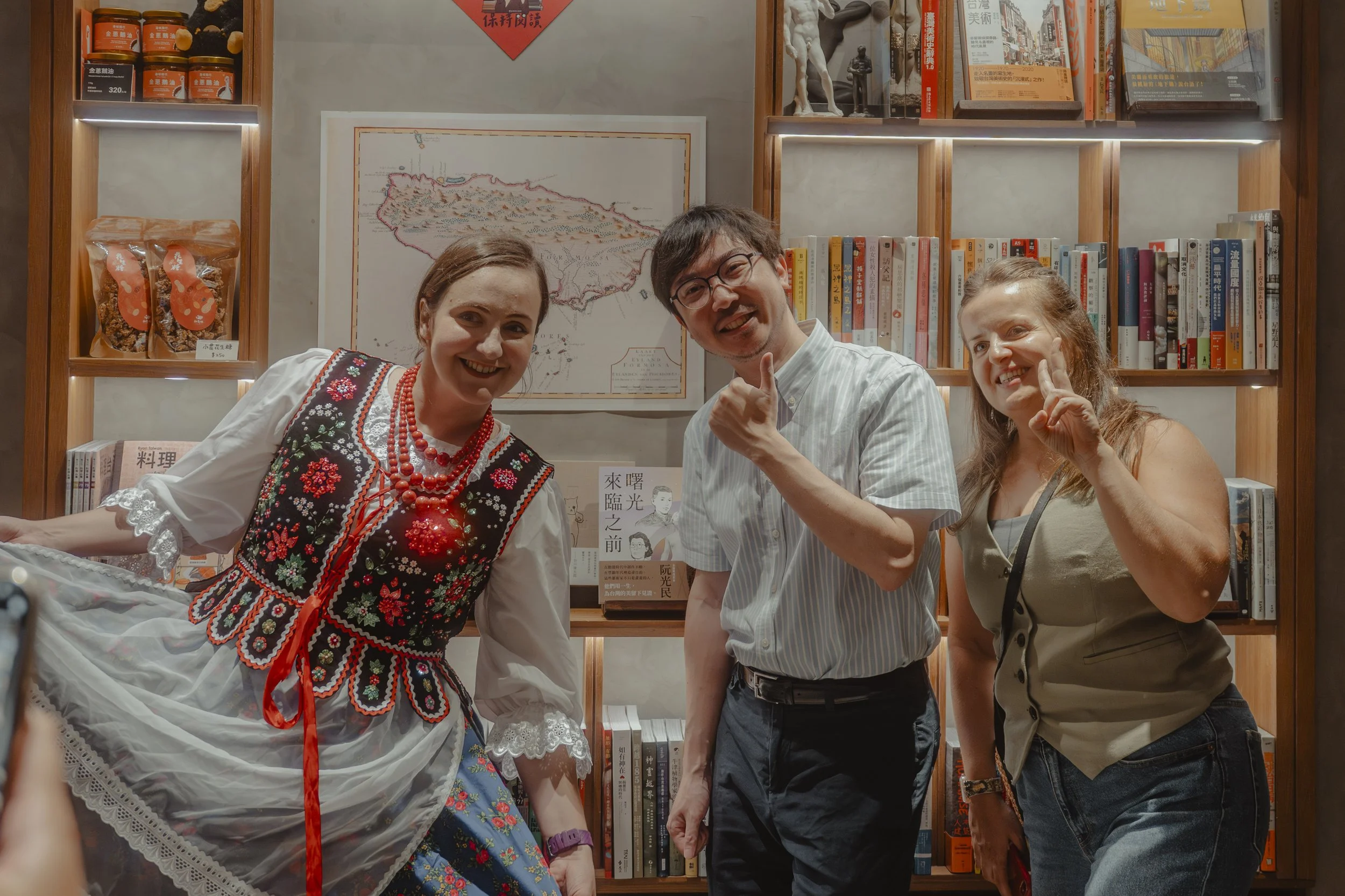 Polacy na tajwanie, wieczór z kulturą polską w Aftertaste Bookstore w Taichung, Tajwan