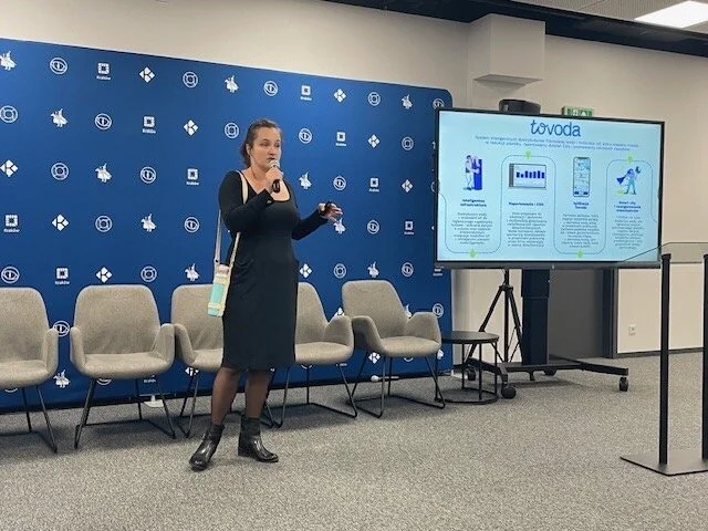 奉茶， 波蘭寶玲， 唐寶玲， 飲用水