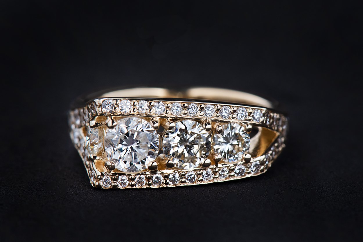 001-11679-003_Yellow-Gold-Round-Diamond-Asymmetrical-Cluster-Ring-Euro-Shank_01.jpg