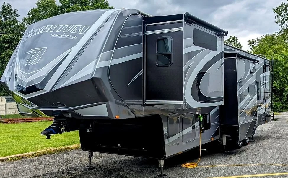 Premium Fifth-Wheel & RV Restoration. Showcasing the mirror finish on this Grand Design Momentum after a comprehensive exterior detail. Large-scale assets like these require specialized decontamination and UV-resistant protection to maintain their gl