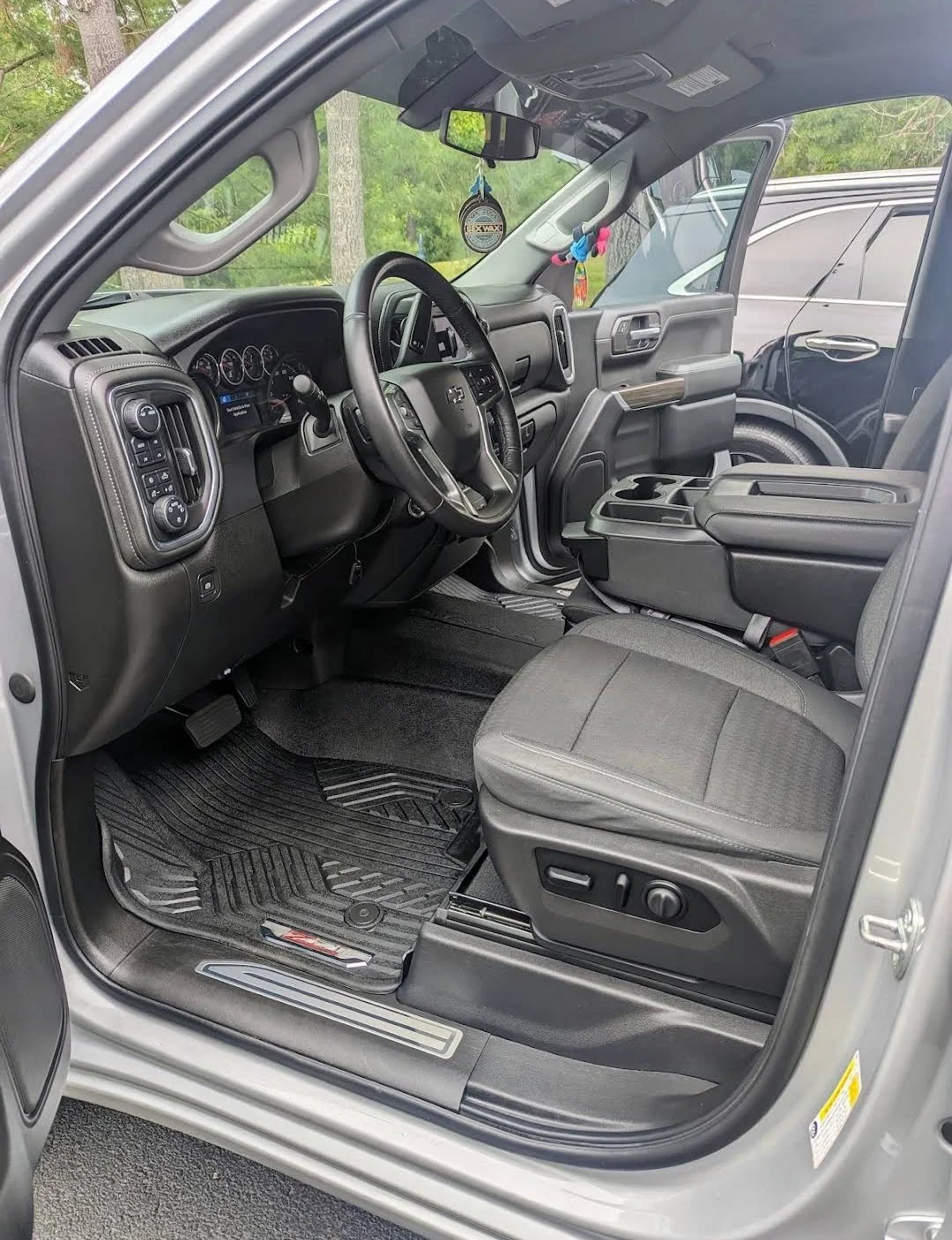 Professional SUV Interior Restoration. We specialize in bringing life back into high-traffic family vehicles and trucks. Our signature 4-hour interior restoration removes deep-seated dirt from floor mats, seats, and dashboards, delivering a showroom 