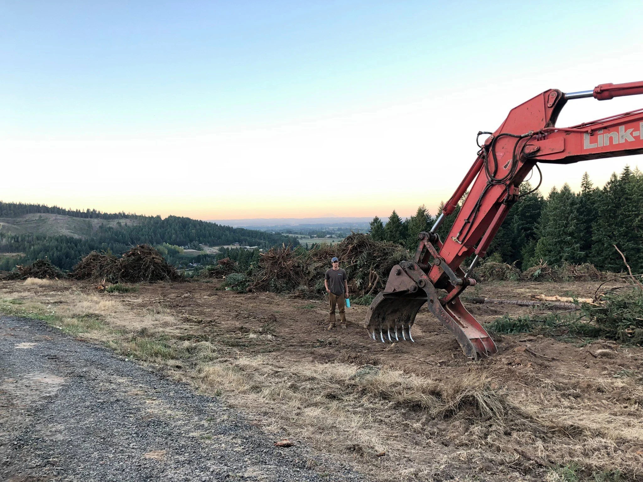 Jackson's 80,000 lb Link-belt Excavator clearing Land in Gaston Oregon.