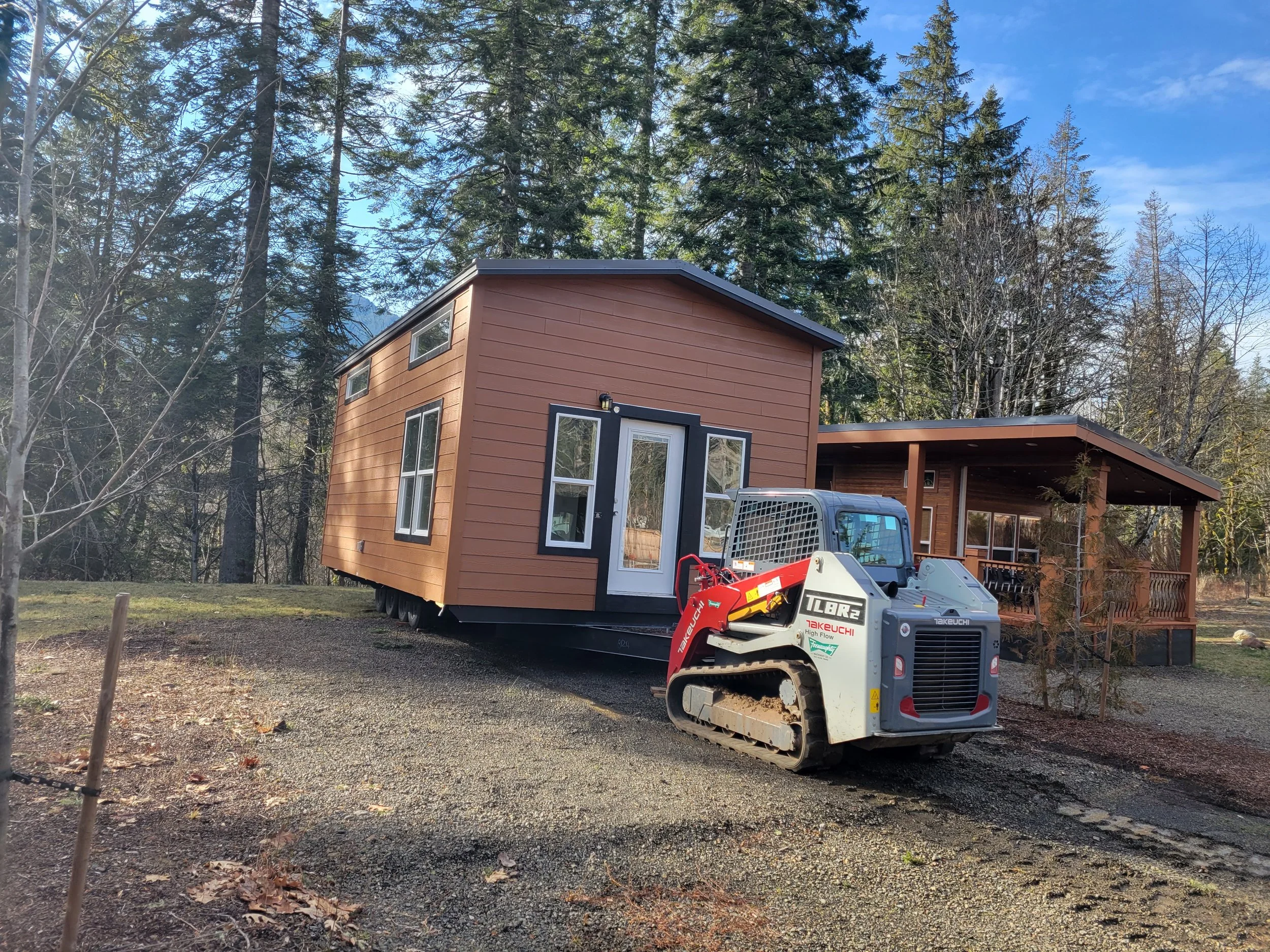 Setting Tiny house in place Portland Oregon.