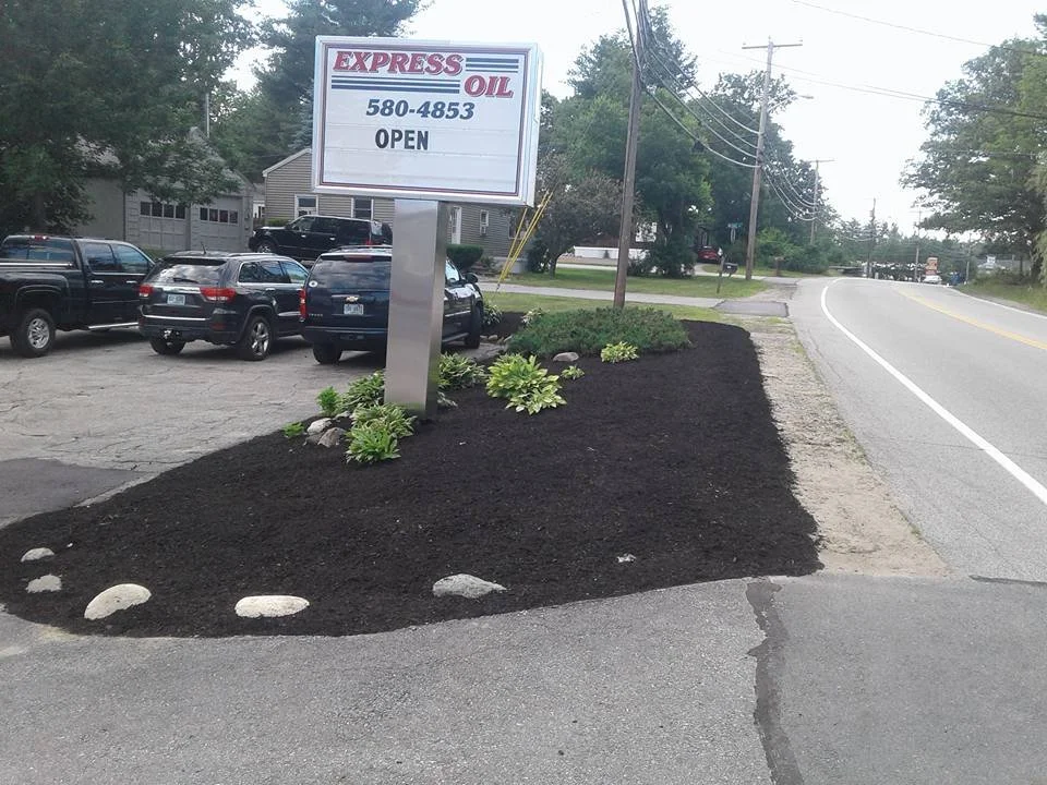 Bed Cleanup and Mulch After 6.jpg