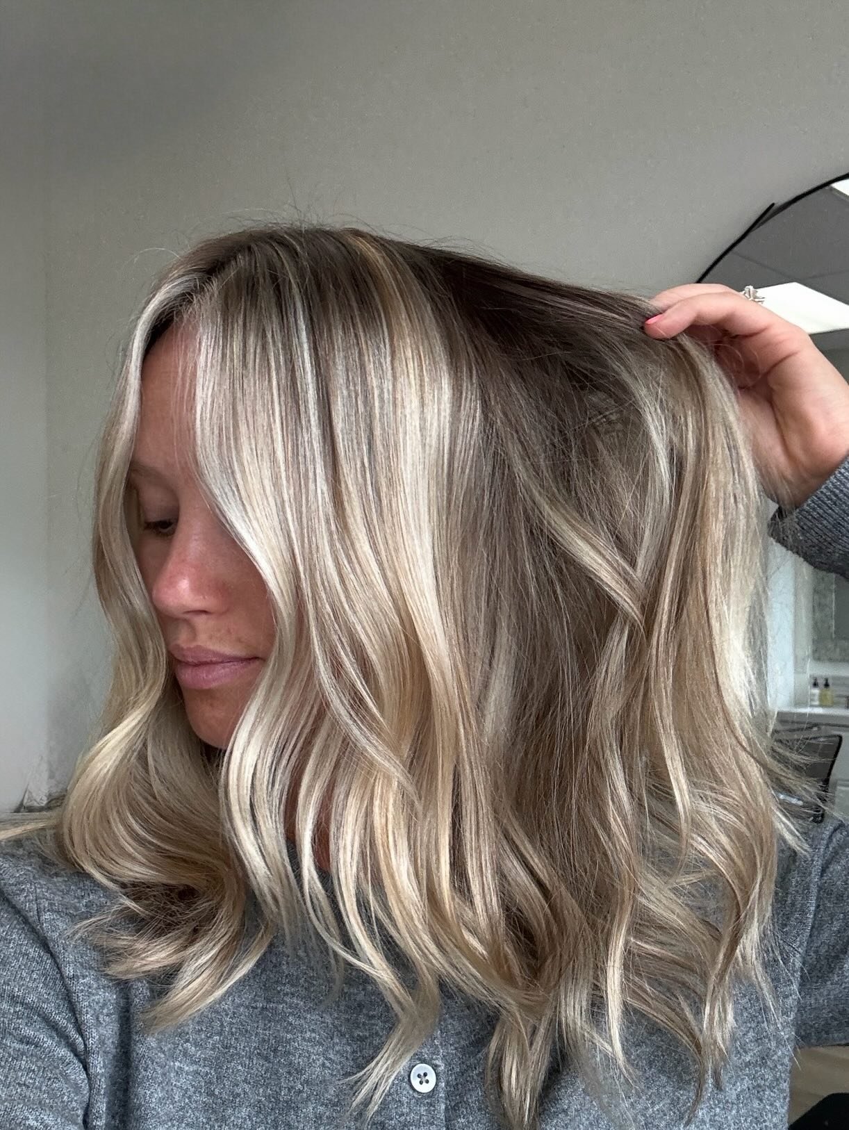 Refined blonding with intention 🤍
Brightness where it matters, depth where it counts &mdash; for a seamless, expensive finish @the_salon_victoria 
&bull;
&bull;
&bull;
@behindthechair_oneshot @oneshothairawardse @frommpro @k18hair @oneshothairawards