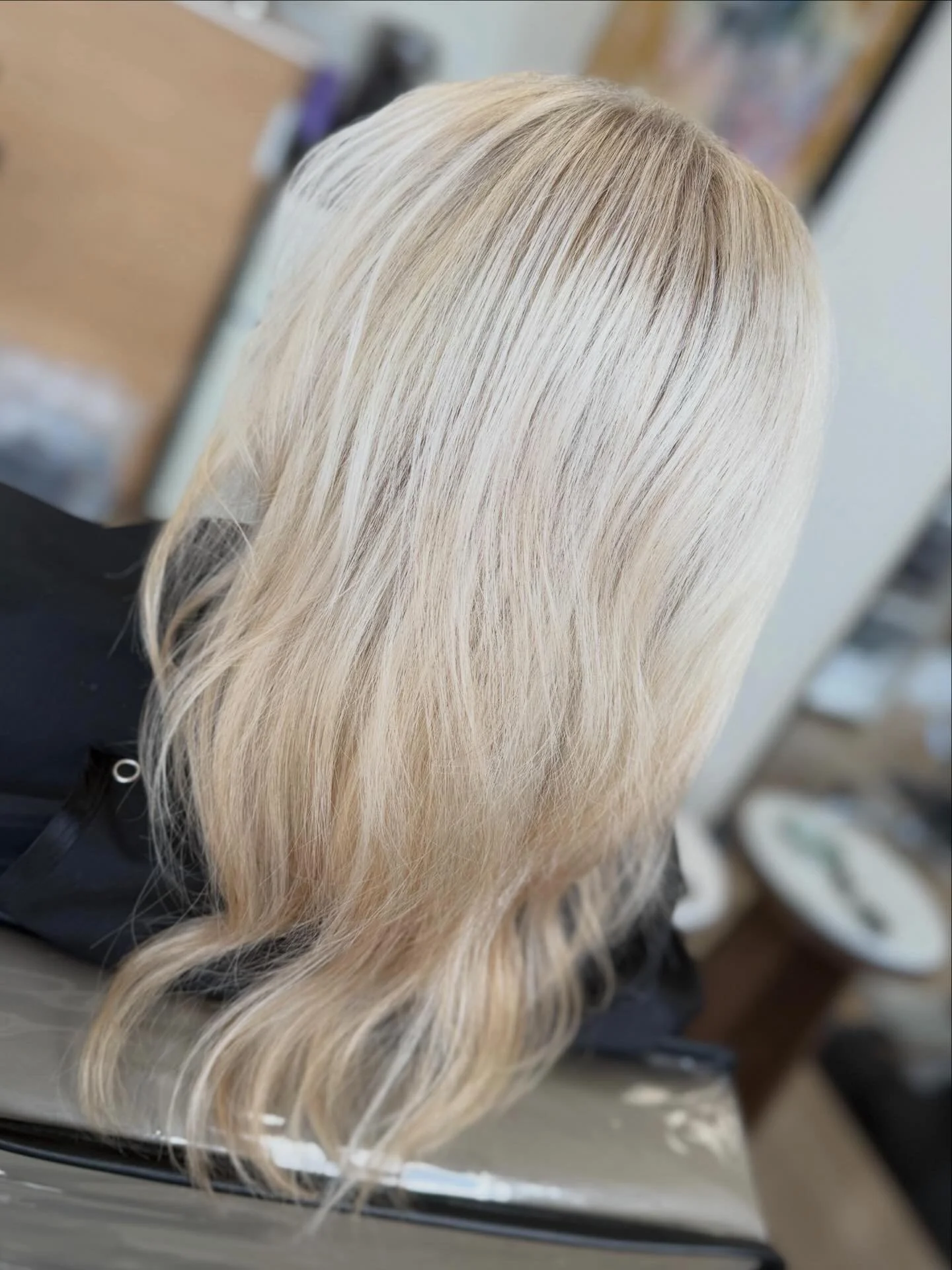 Who doesn&rsquo;t love a good before and after!? 
&bull;
&bull;
&bull;
&bull;
#blondespecialist #highlights #colorcorrection #dfwstylist #dallasstylist @oligopro @behindthechair_com @oneshothairawards