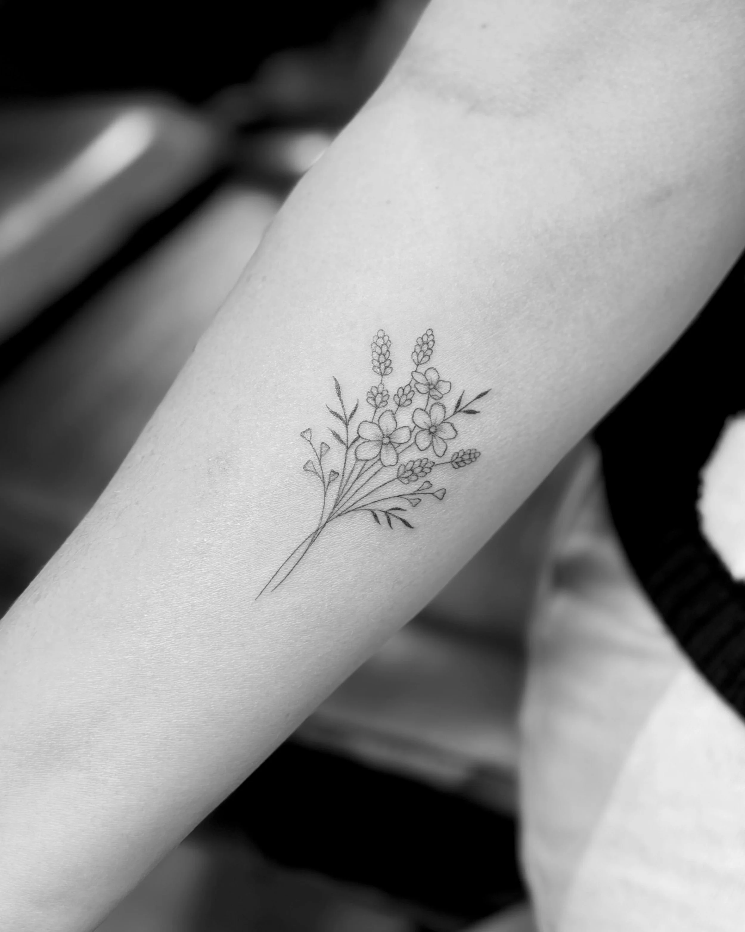 cute flower bouquet 💐 

🌐 Booking link in bio | read &ldquo;how to inquire&rdquo; post 

Fine line tattoos | yeg tattoos | Edmonton tattoos
#lonelyhours #edmontontattoo #yegtattooartist #yegfineline #edmontontattooartist