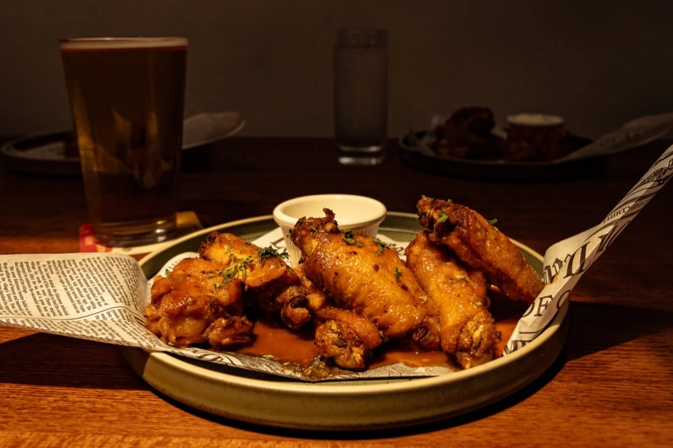 The kind of tradition you do not have to think about, just show up, order a round, and let the table fill itself 🍗 

#wingwednesday #hotwings #buffalowings #lemonpepper #barbecue