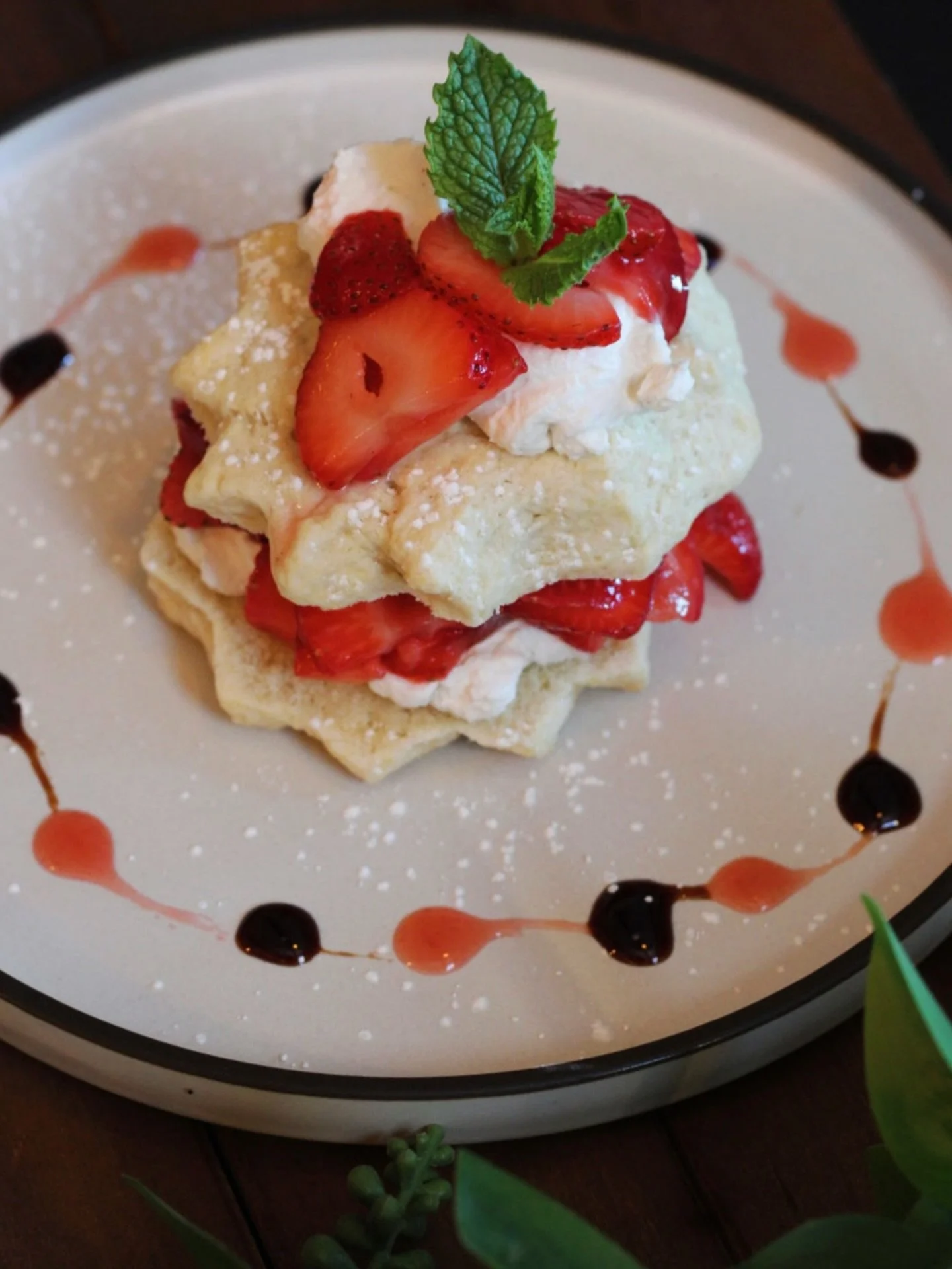 Always save room for a sweet treat 🍓

🍰 Strawberry Shortbread Cake ❣️

#thebeehiveukiah #dessert #sweettreat #strawberryshortcake #shortbread