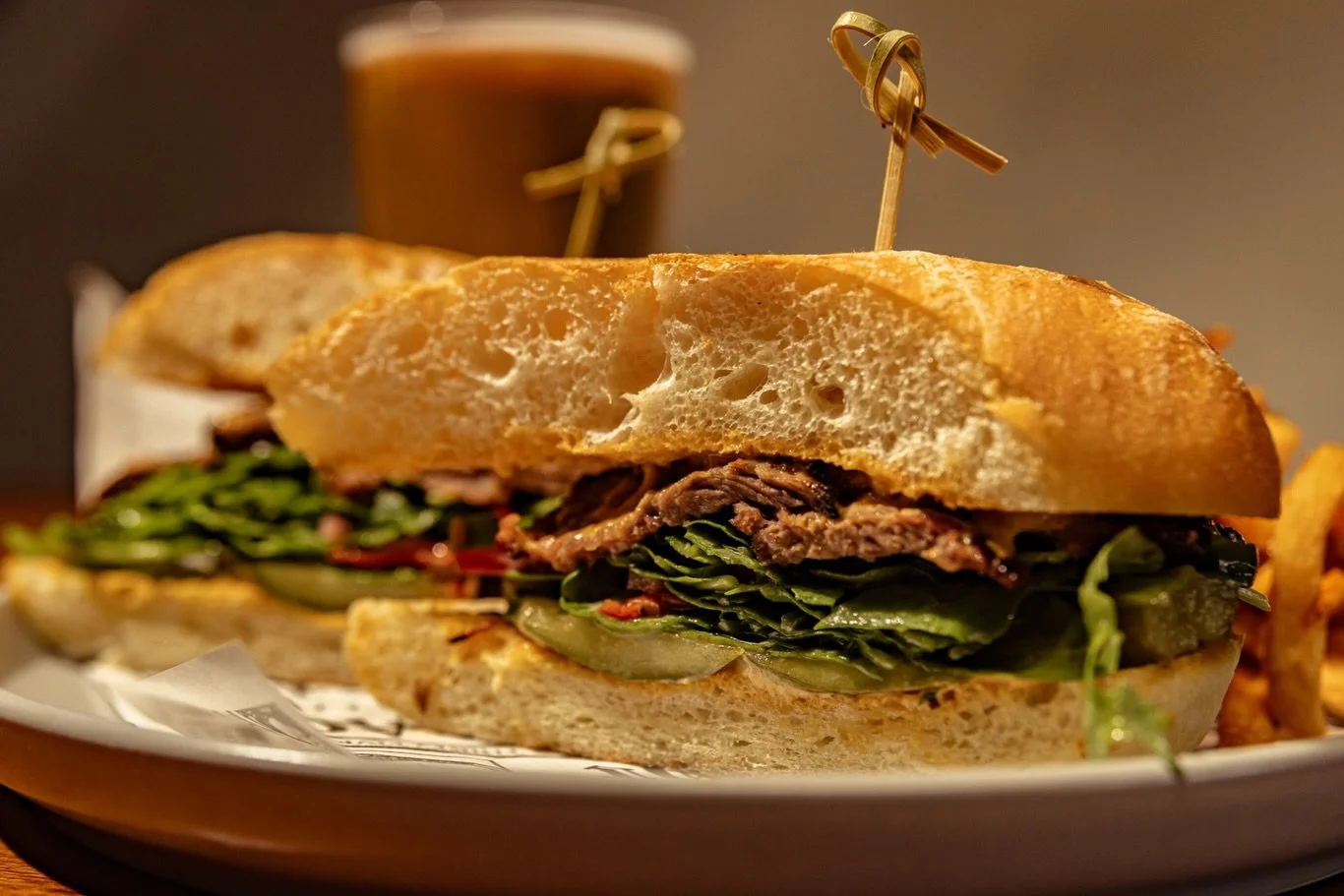 Locals already know&hellip;
A good steak sandwich and a cold drink just hits different here 🥪🍺 Draft beers are flowing tonight!! 

#steaksandwich #thebeehiveukiah #draftbeer #ukiah #happyhour