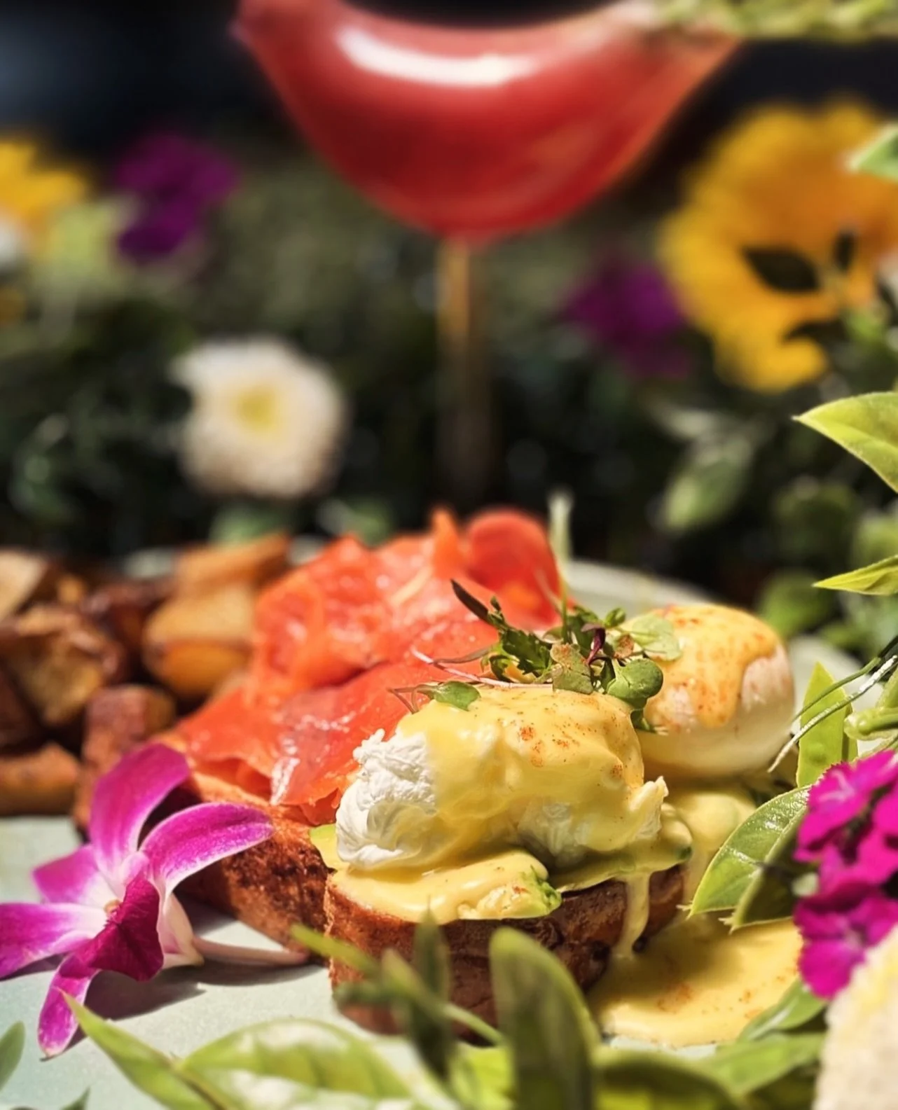 Treat mama bear this Sunday at The Beehive 🐝🌷

Golden brioche french toast, brunch cocktails, fresh flowers on the table, crispy chicken &amp; waffles, and more reasons to bring with the people who matter most 🩷

Mother&rsquo;s Day is a reminder t