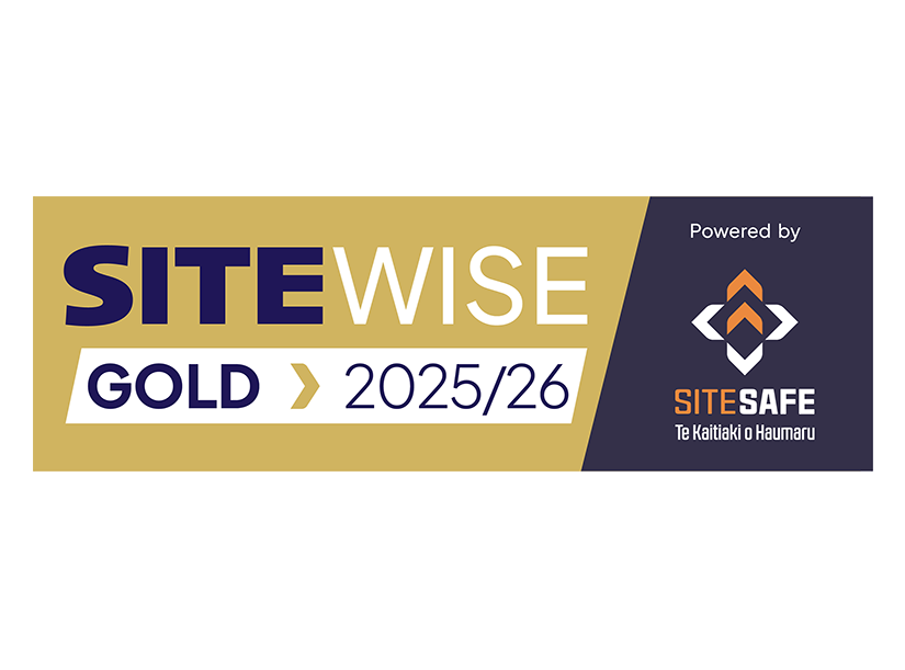 A gold and dark blue badge recognizing a SITEWISE GOLD award for 2025/26, powered by SITE SAFE, with text in English and Māori.