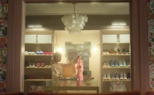 How to be Simone DeWitt from Netflix's Sirens