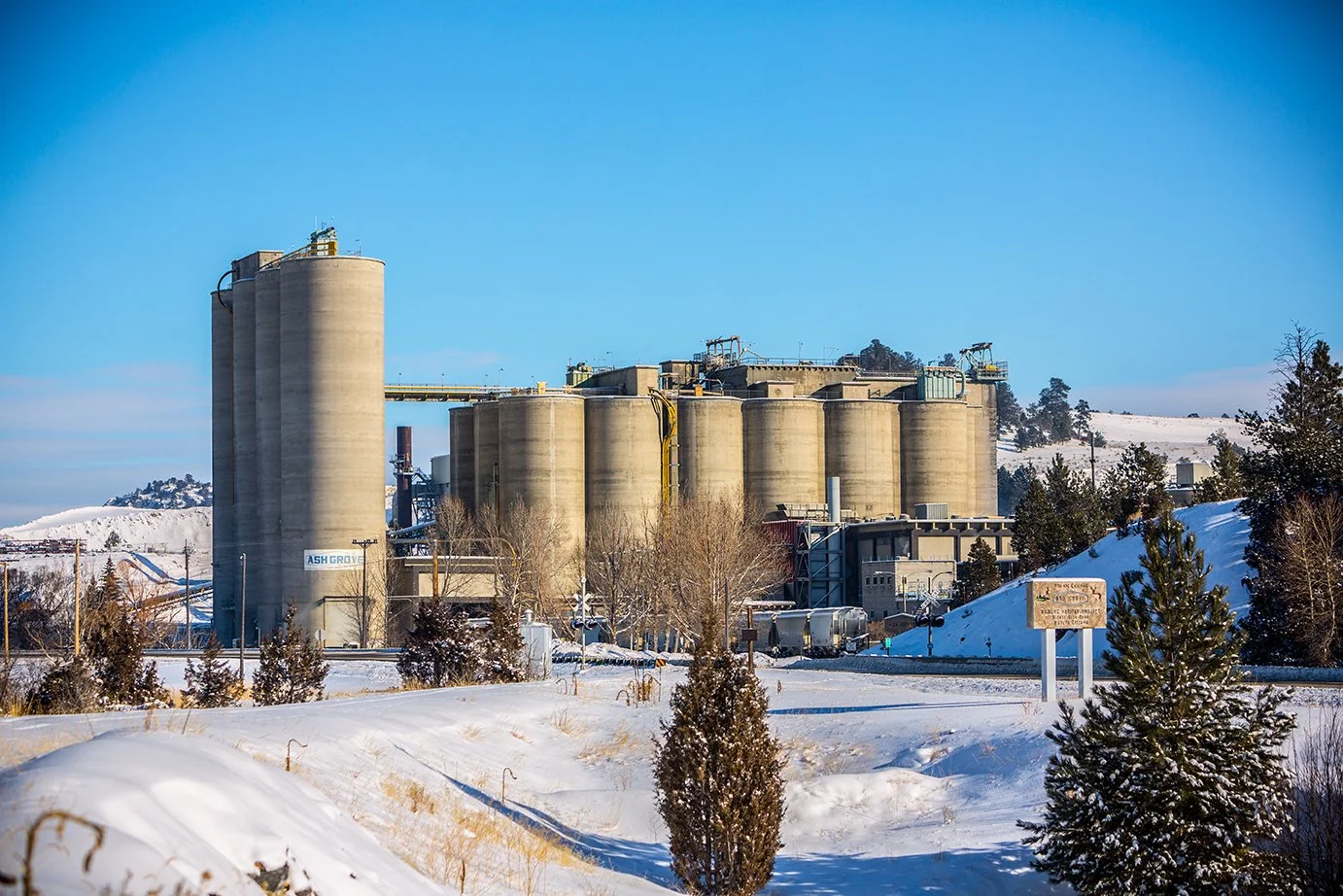 Image of cement plant