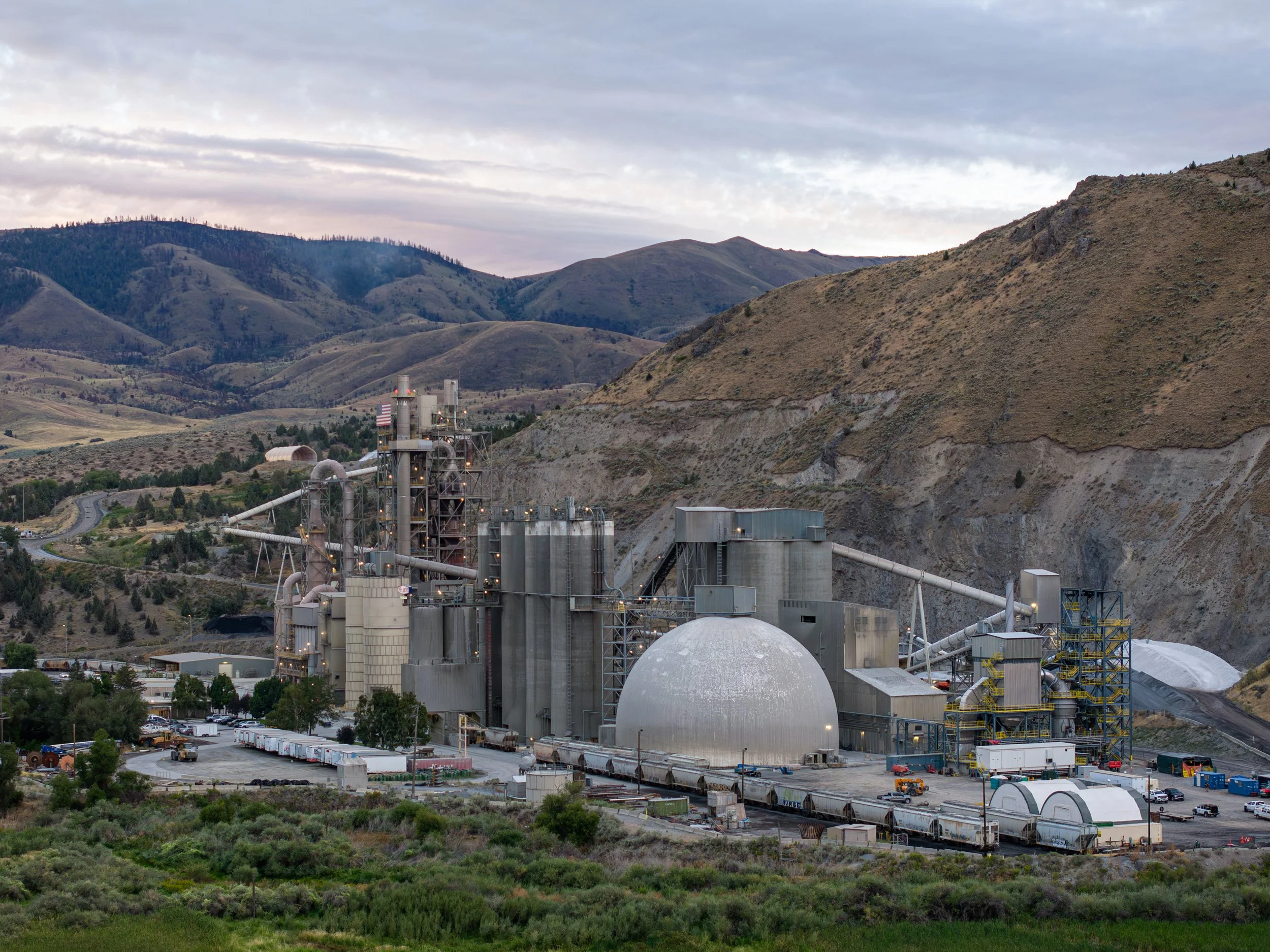 Image of cement plant