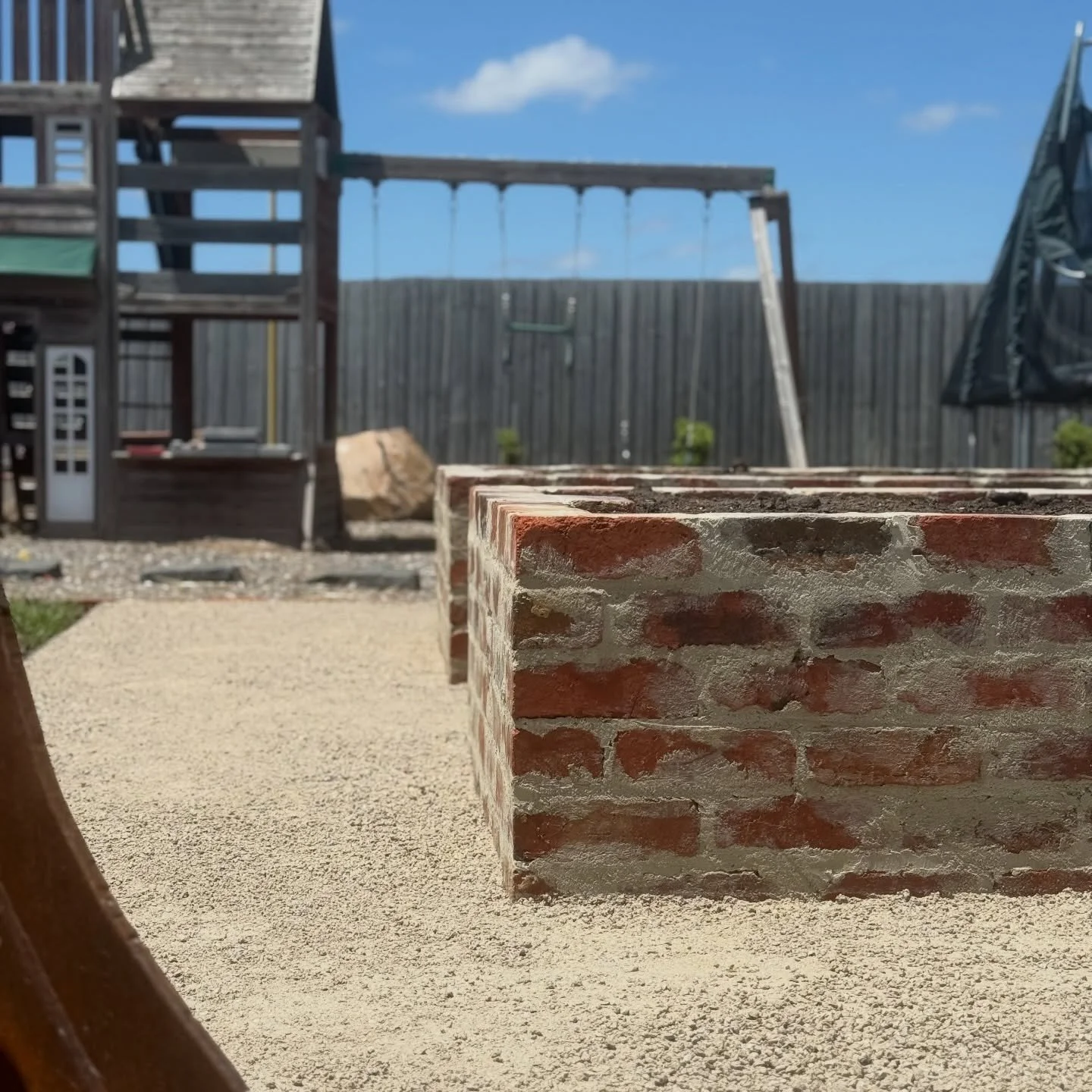 &ldquo;A piece of history under the sun 🧱 ☀️ 🌳 &mdash; reclaimed bricks from the Melbourne Olympics, given new life.&rdquo; 
🪏🪴👩&zwj;🌾 
#veggiegarden #path #garden #geelonglandscaping