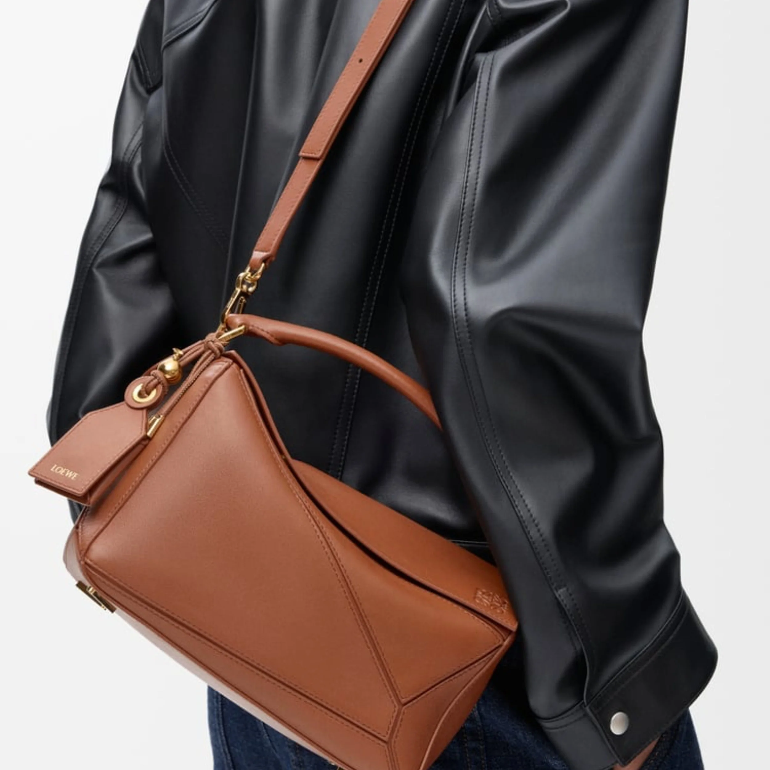 the-most-versatile-bag-colors-to-own-loewe-puzzle-featherlight-pecan.jpg