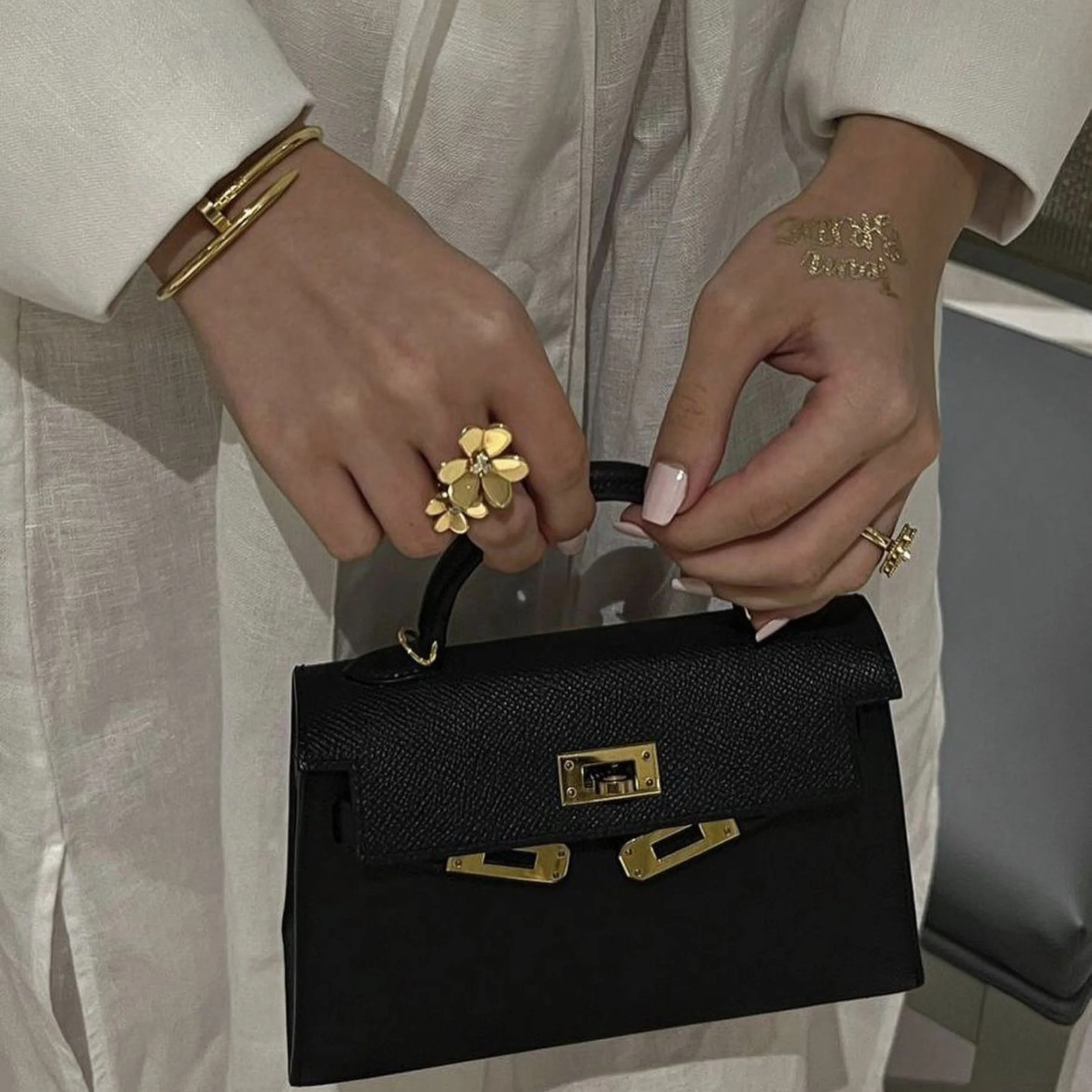 the-most-versatile-bag-colors-to-own-hermes-kelly-noir.jpg