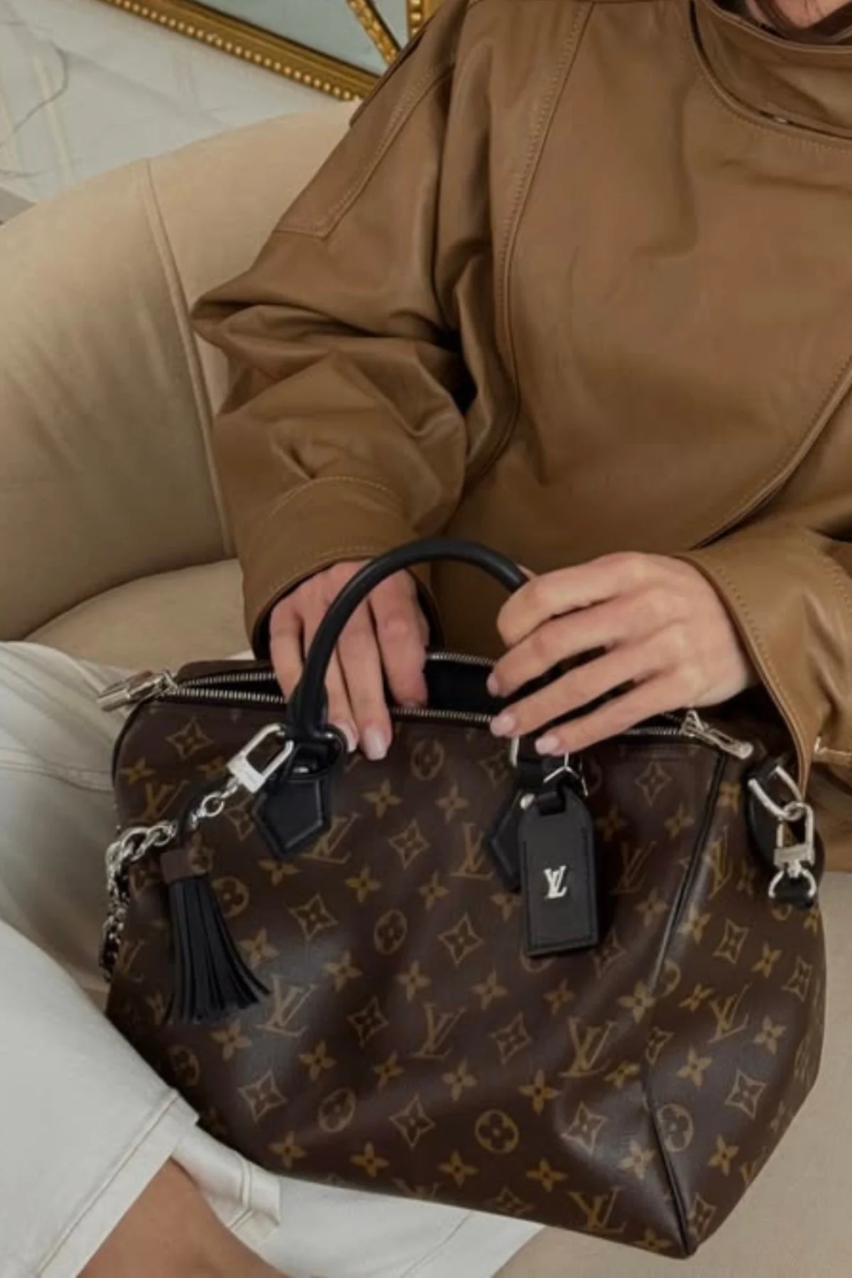 louis-vuitton-speedy-soft-30-dark-casual-look.jpg
