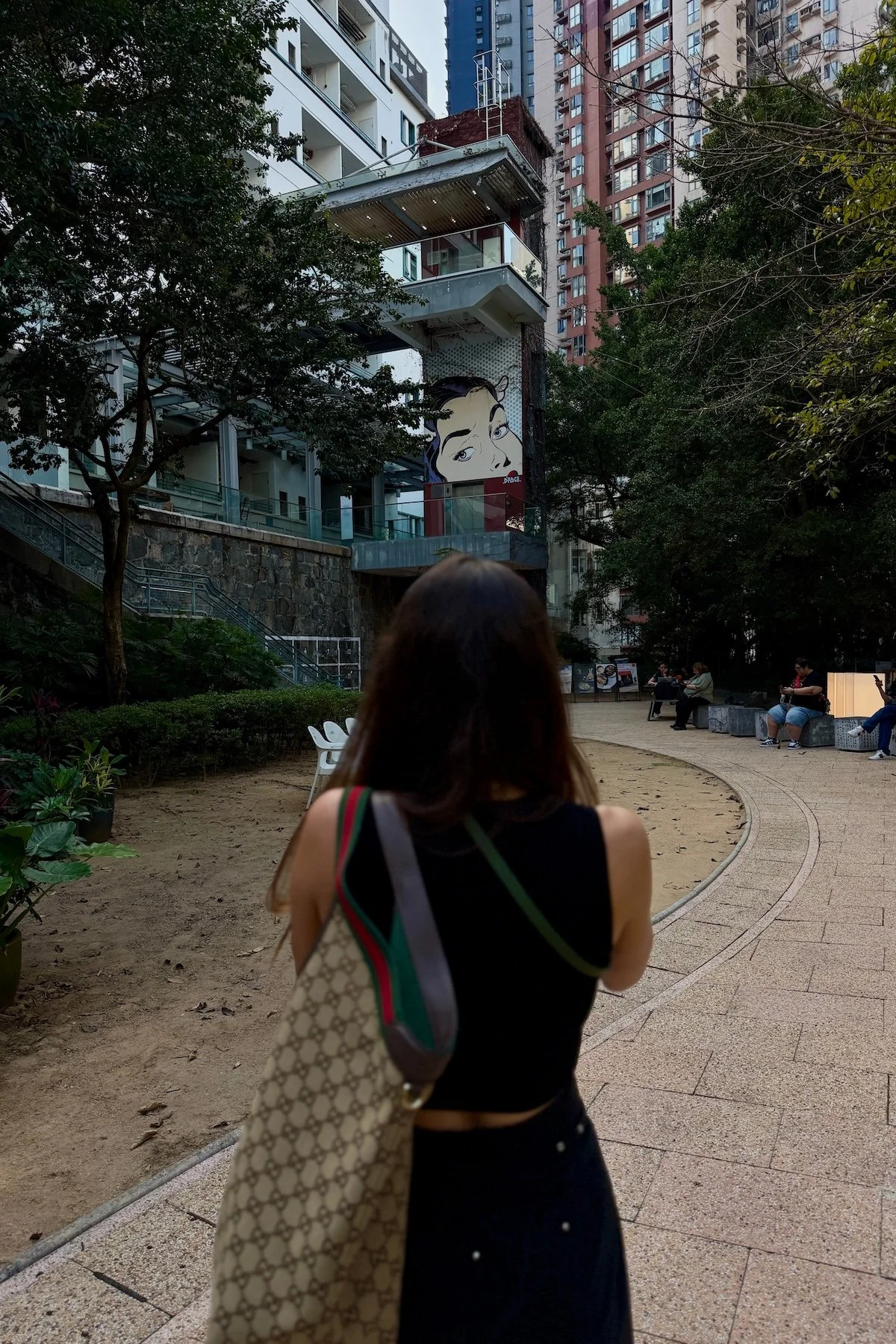 gucci-giglio-large-tote-hong-kong-street-style.jpg