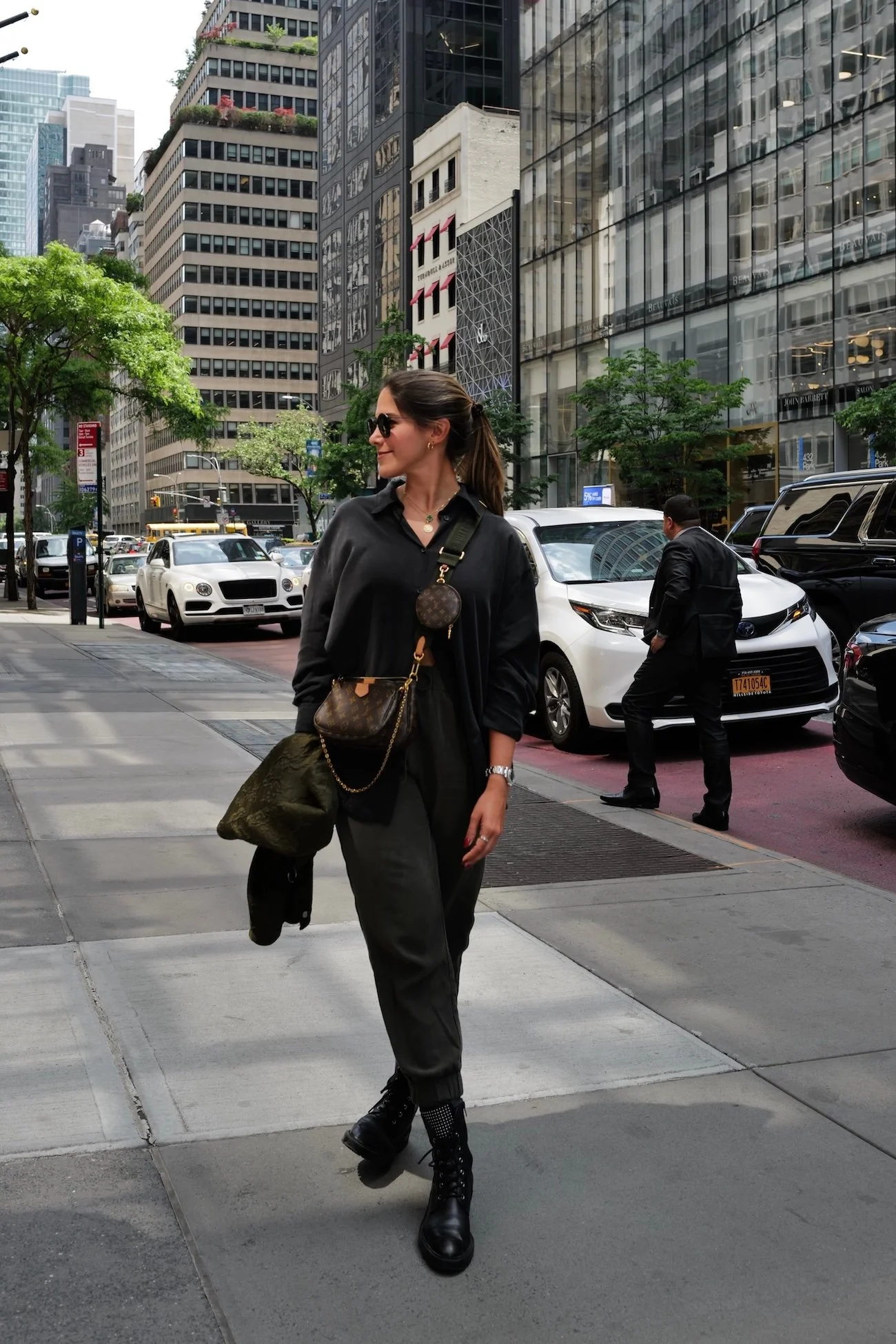 louis-vuitton-multi-pochette-accessoires-khaki-street-style.jpg