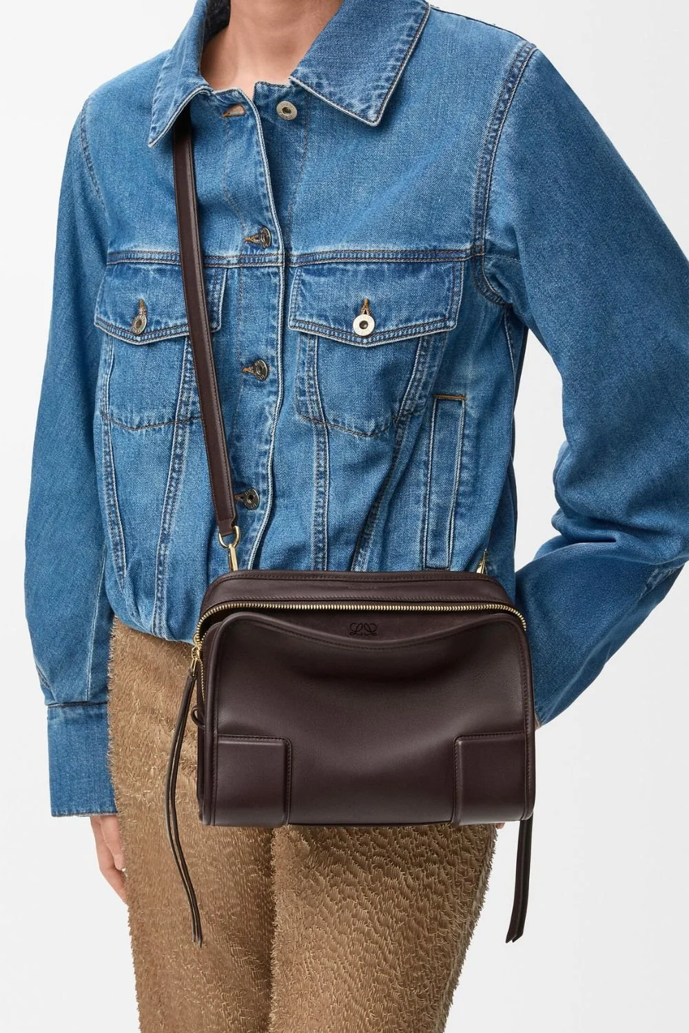 loewe-amazona-180-dark-chestnut-style.jpg