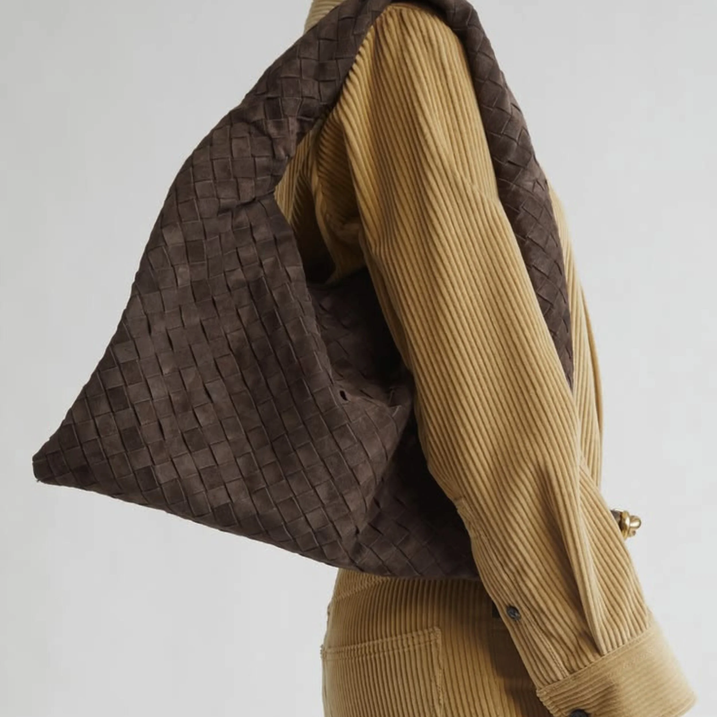 What Makes Certain Handbags Feel Luxurious Without Logos