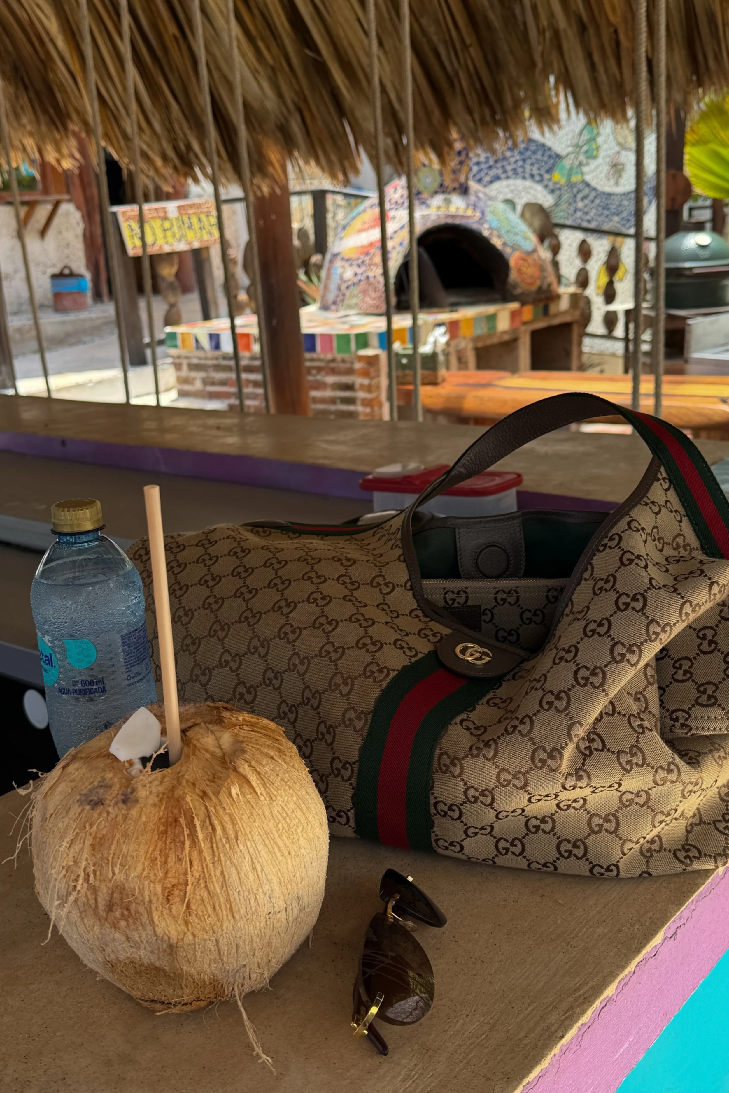 gucci-giglio-large-tote-beach-style.jpg