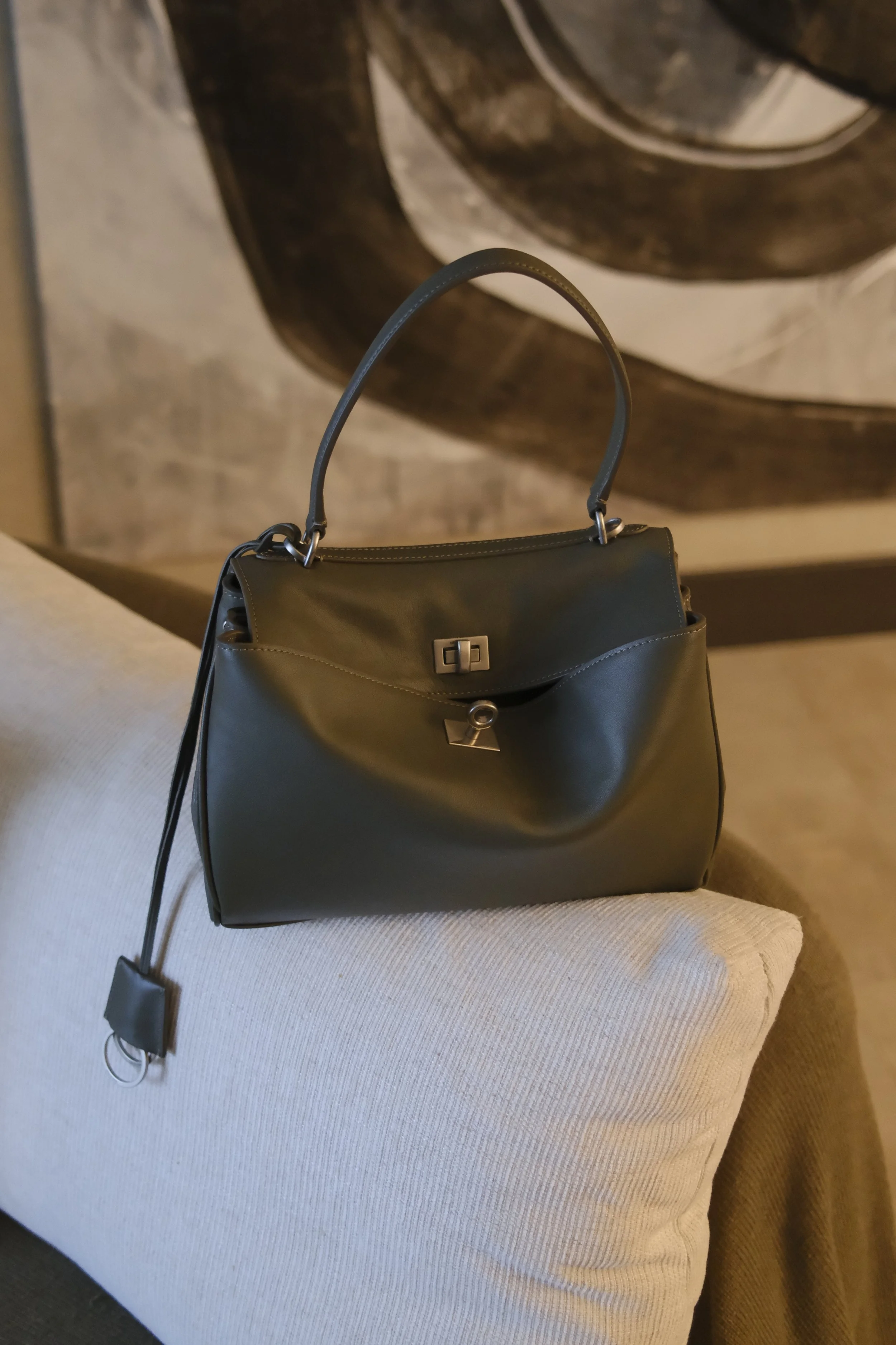 balenciaga-rodeo-bag-details-colors-and-casual-styling.jpg