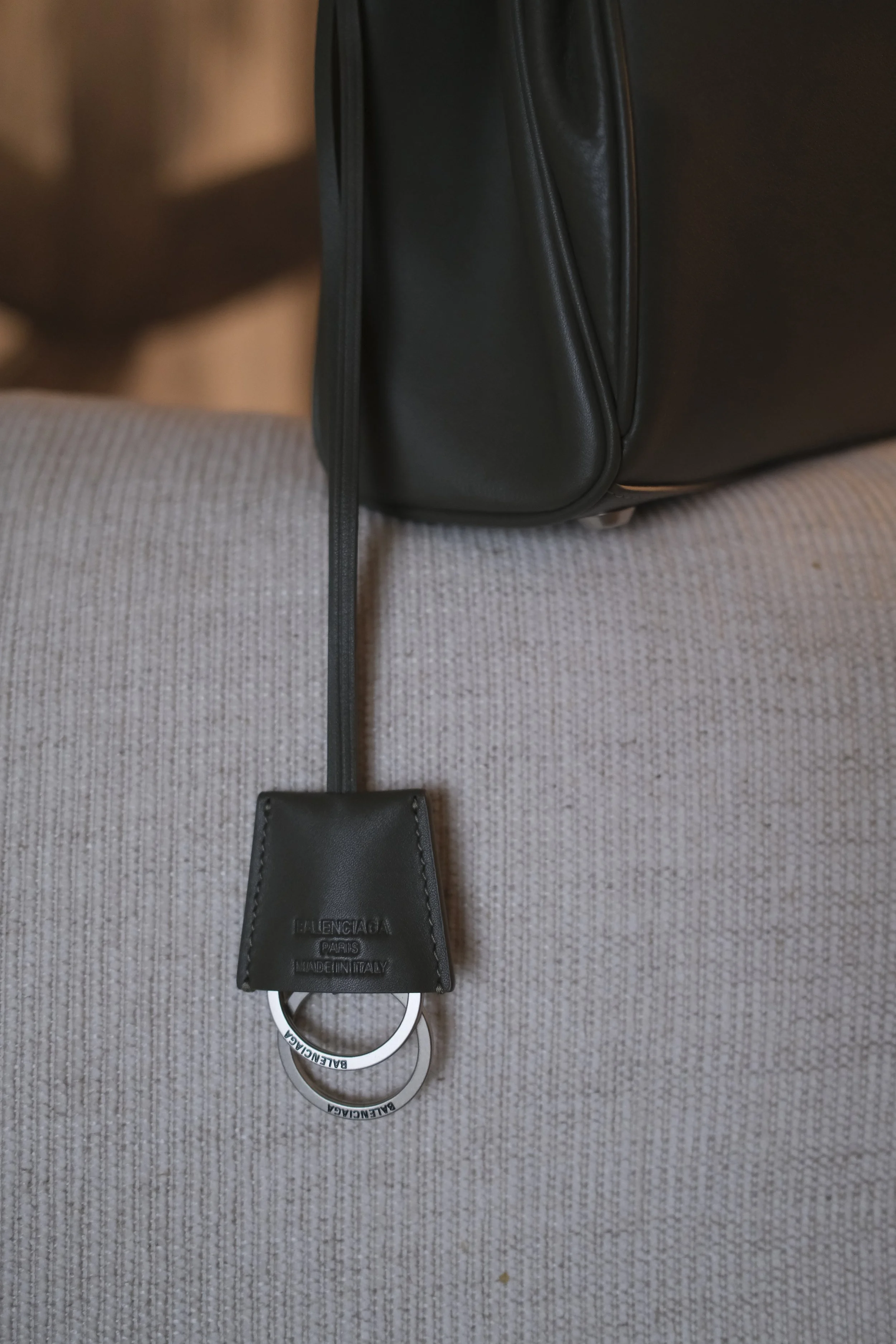 balenciaga-rodeo-bag-details-colors.jpg