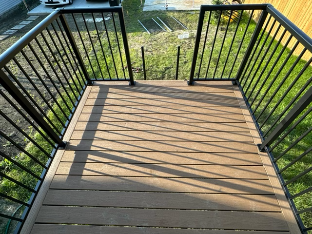Trex composite, attached deck, aluminum railings, leduc