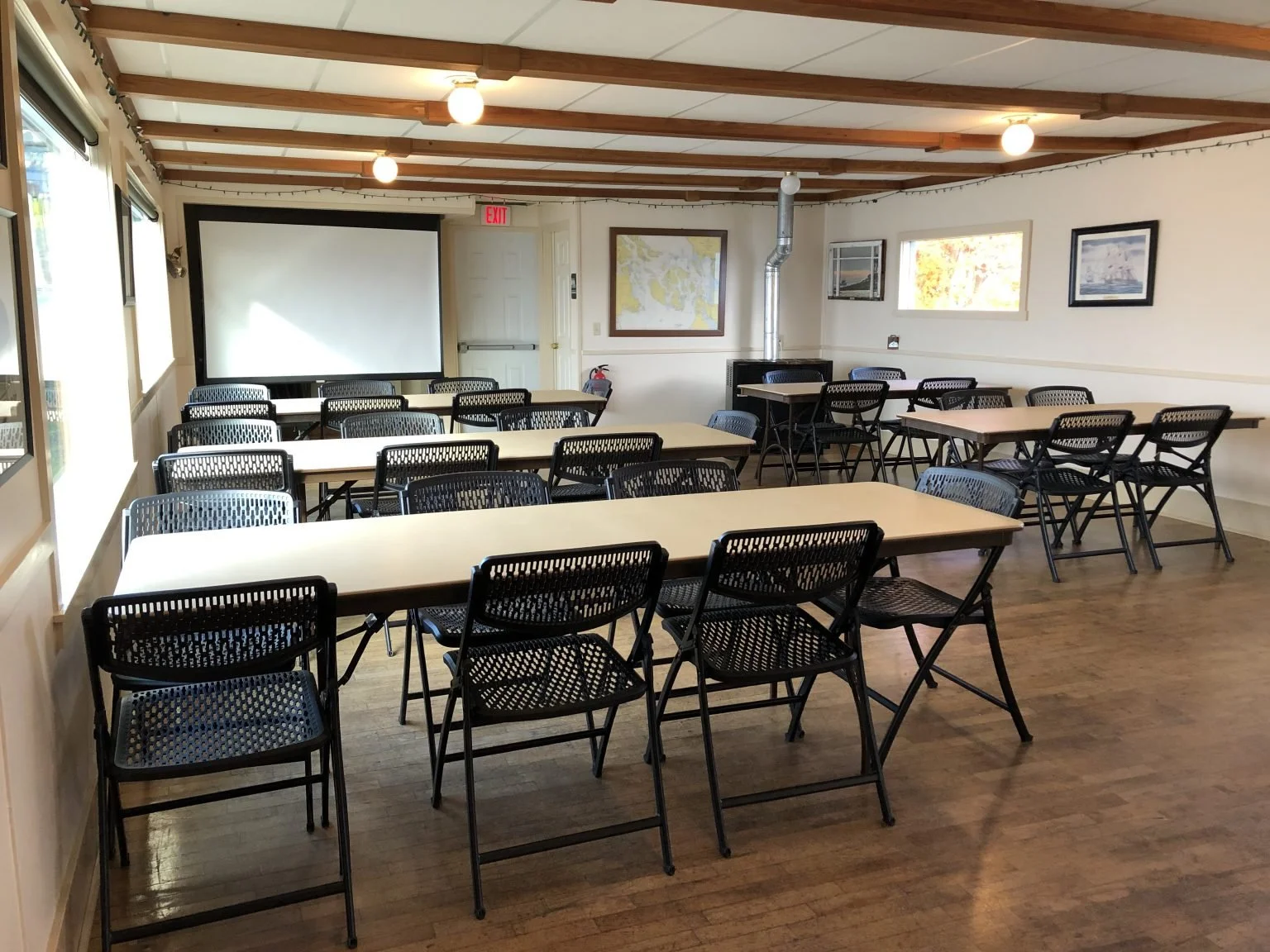 A projection screen makes a great venue for meetings, seminars and presentations