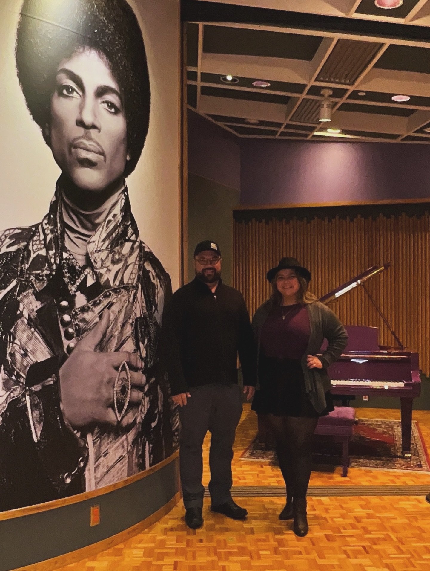 O(+> 💜

10 years since Prince translated.

Forever grateful to my brother for bringing me to stand where he created, where he rested &mdash; there are no words.

#ripprince