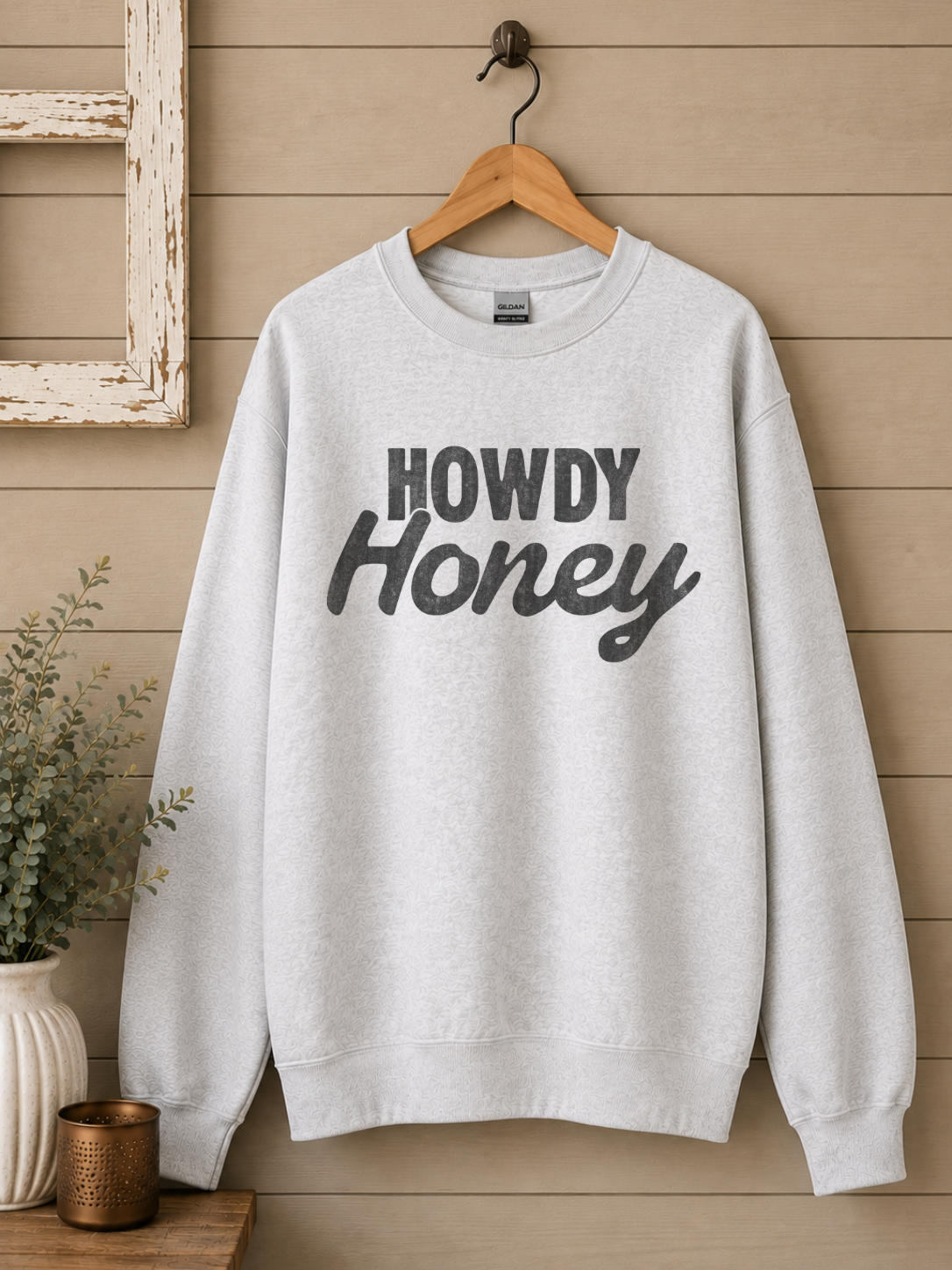 HOWDY HONEY SWEATSHIRT (3 DESIGN COLORS AVAILABLE)