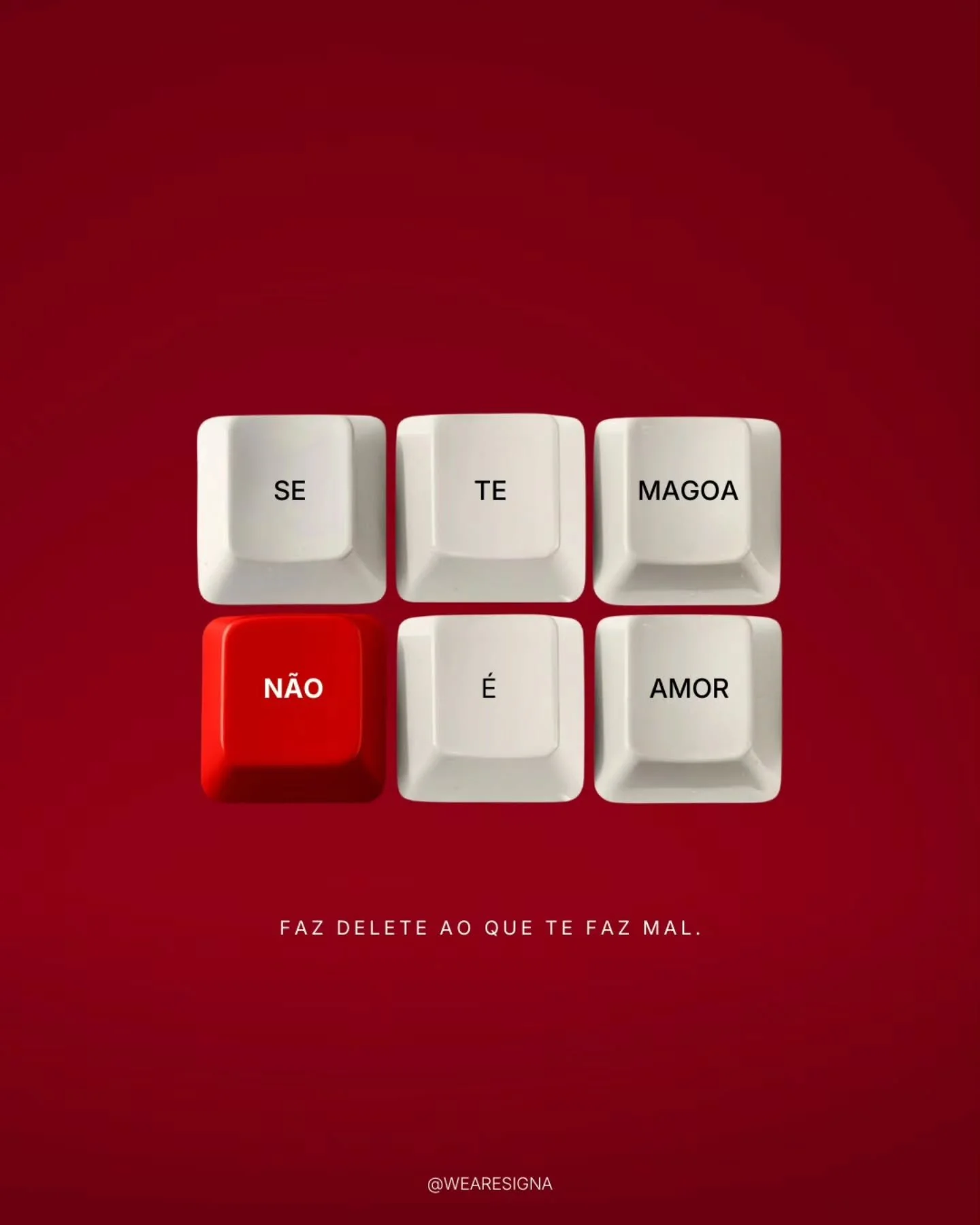 Nem tudo o que parece amor&hellip; &eacute; amor.

H&aacute; rela&ccedil;&otilde;es que brilham por fora e doem por dentro.
Que dizem &ldquo;&eacute; cuidado&rdquo; mas soam a controlo.
Que dizem &ldquo;&eacute; paix&atilde;o&rdquo; mas vivem de medo
