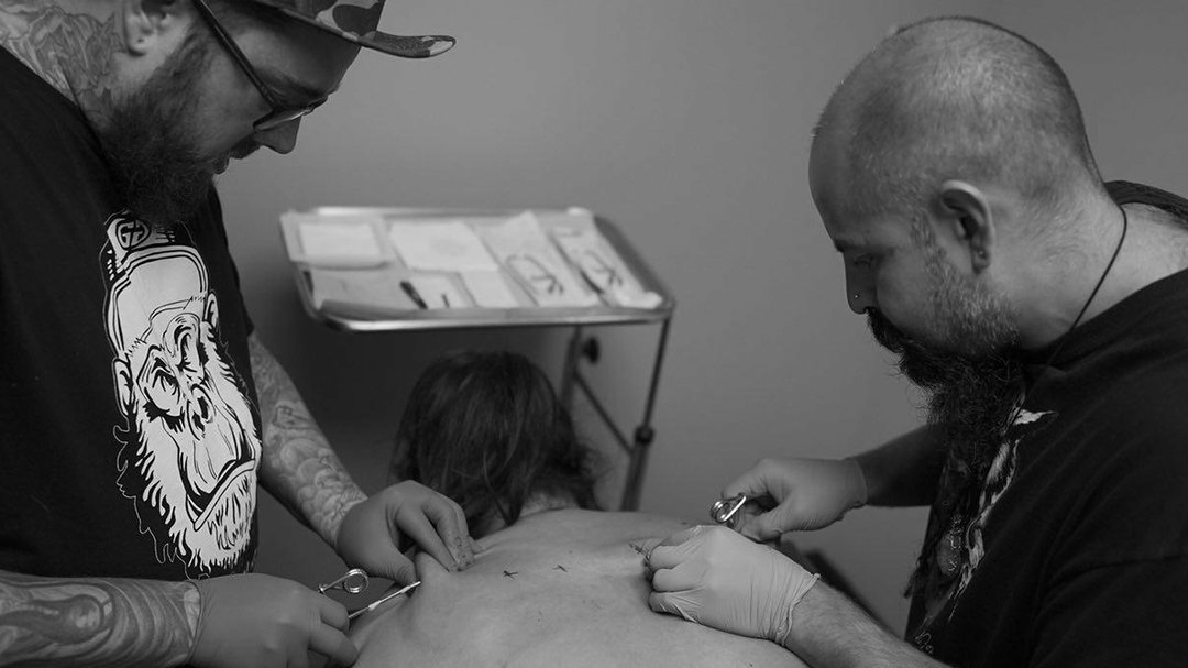 Zuni and great friend Charlie are throwing hooks in preparation for a body suspension.