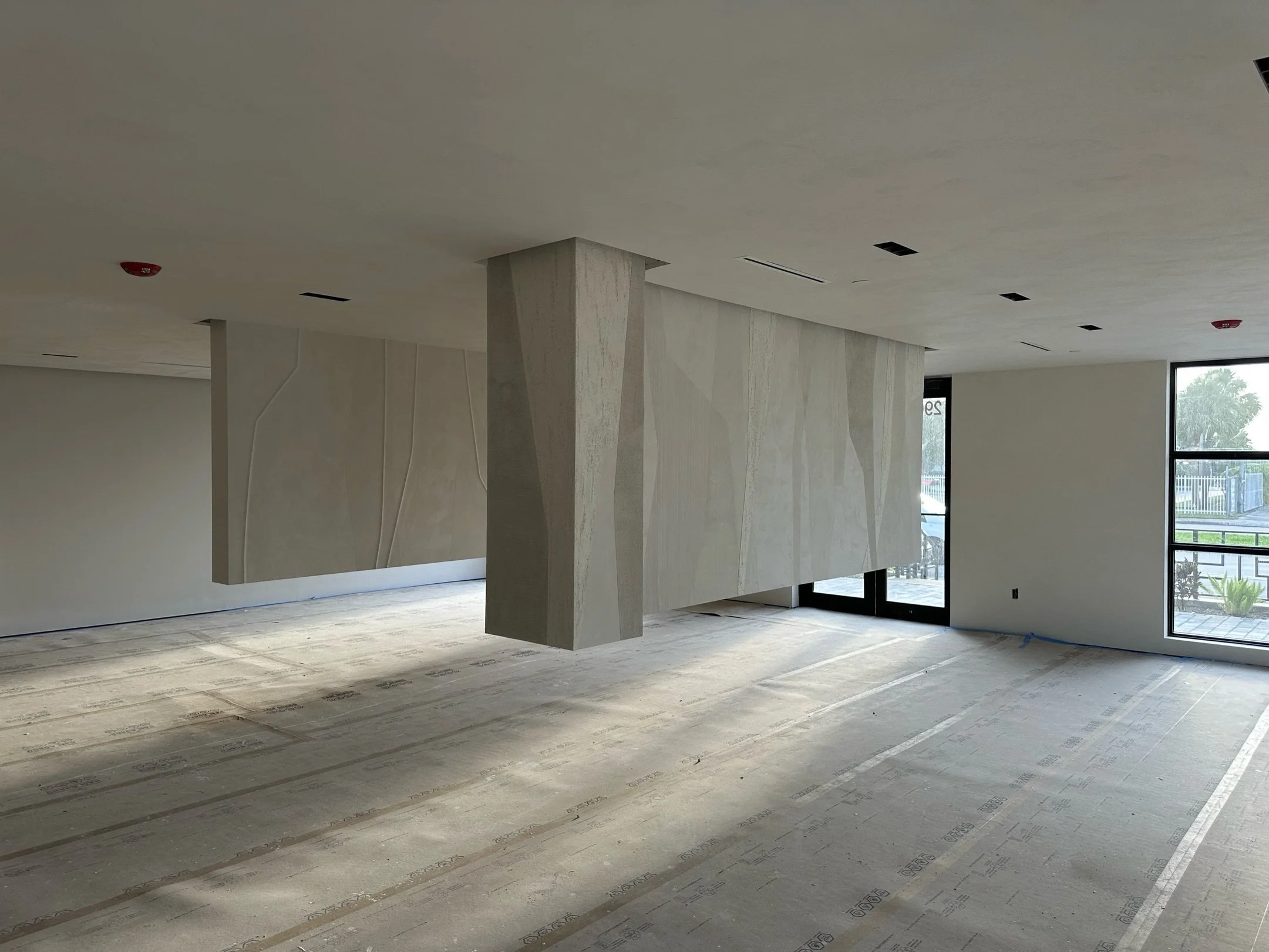 Just wrapped a showroom project with an art installation and some accompanying limewashed walls. Our good friend designed the space with floating walls as a feature point - he brought us on to create an art based plaster installation to activate thos