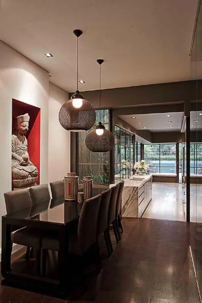 gurner - dining thru to kitchen.jpg