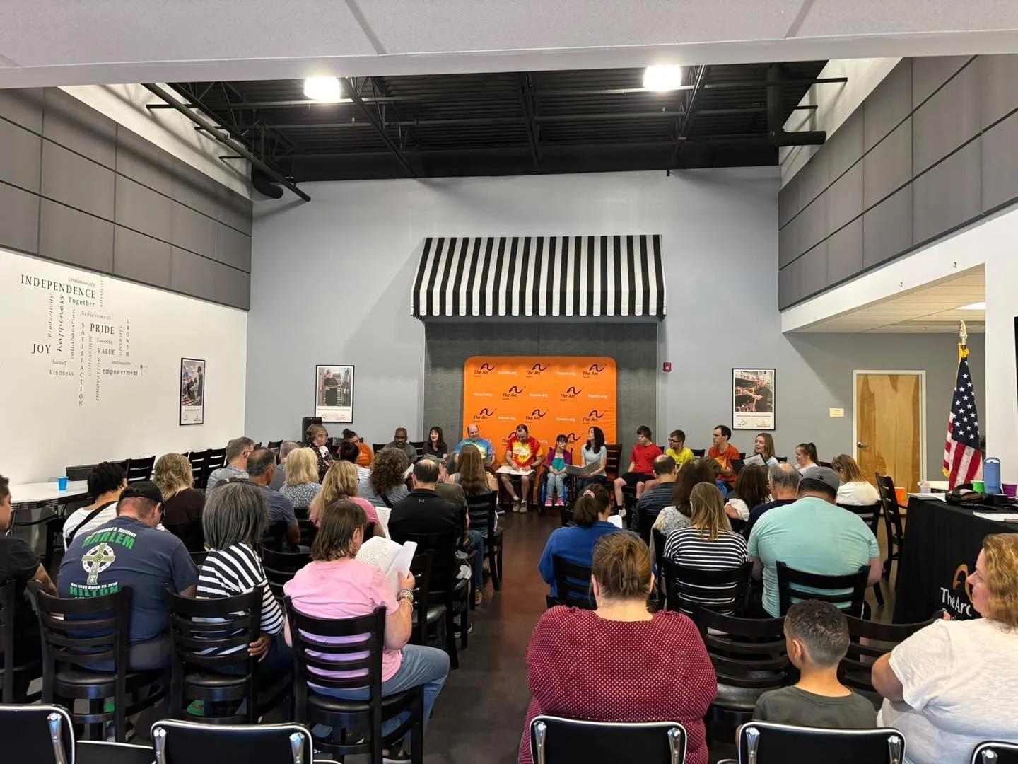 A huge crowd joined The Favarh Singers at their Summer Sing-Along. The group shared their joy with songs about friendship and summer! Thanks to Shellie and all the singers for a wonderful performance!

#songsters #inharmony #itswhatwedo #weatefavarh