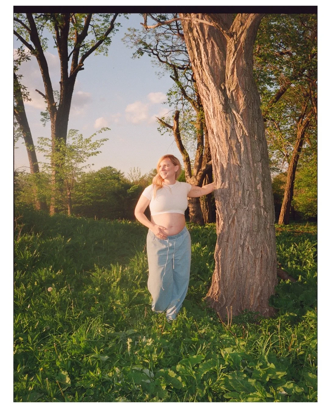 Every time I shoot a maternity session I am just in awe of women and all that our bodies are capable of.
Here&rsquo;s to Chloe, and to continuing a long line of badass women ❤️&zwj;🔥🎞️

#35mm #chicagofilmphotographer #chicagomaternityphotographer #