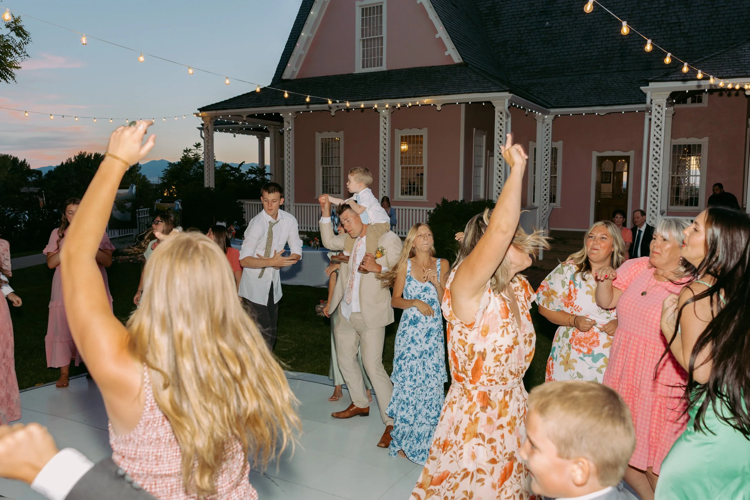What Makes a Great Dance Floor at a Wedding?